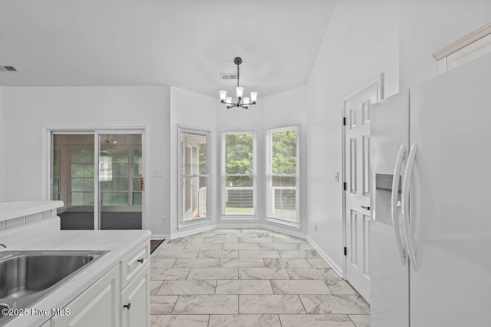 100544064 | Photo 15