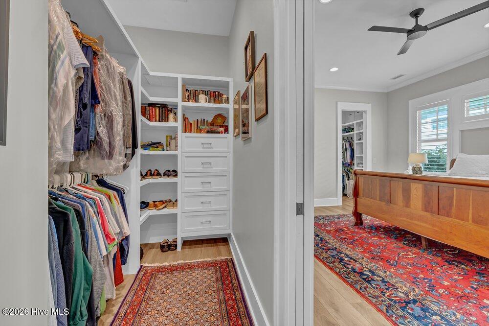 100561379 | Photo 17