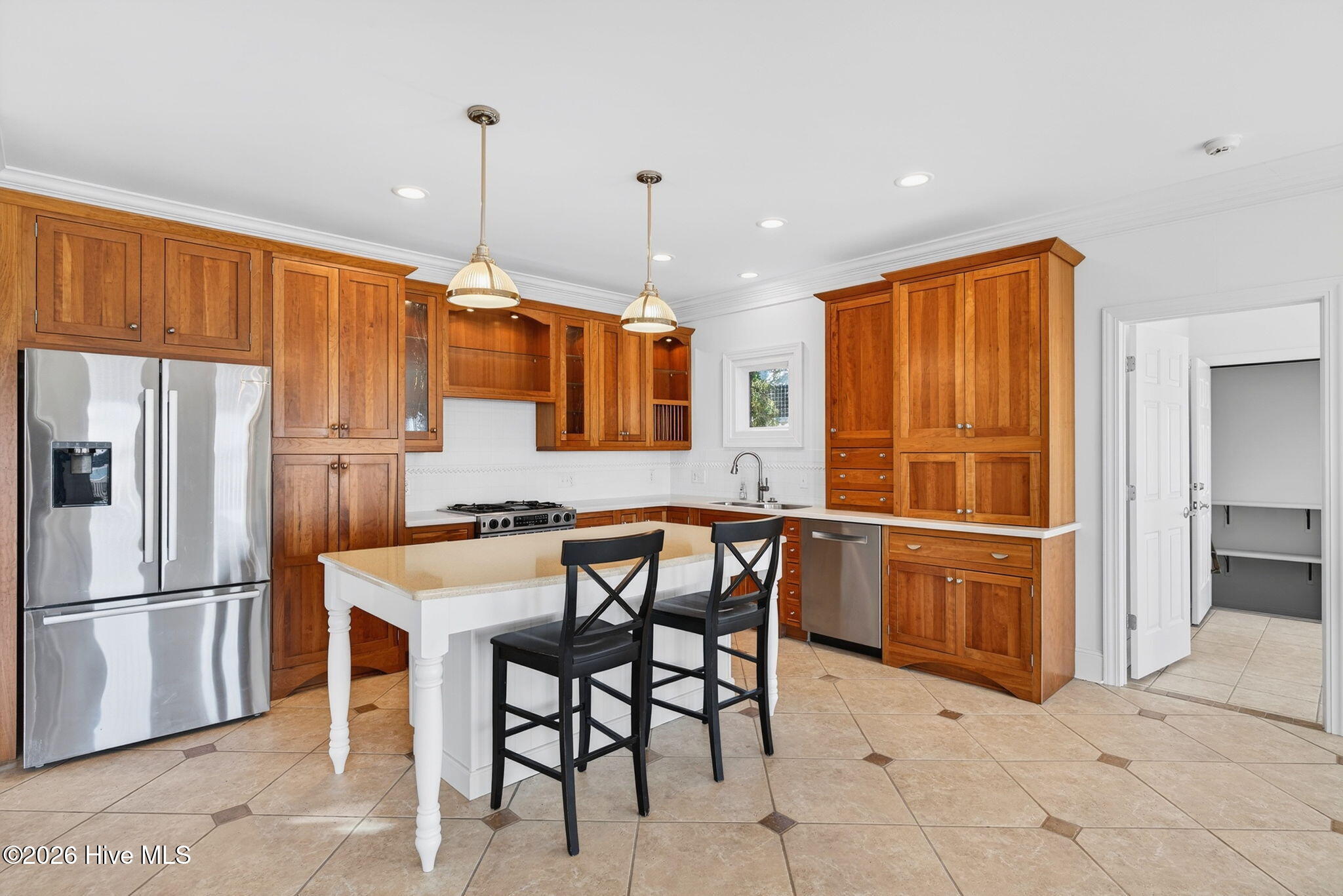 100555125 | Photo 16