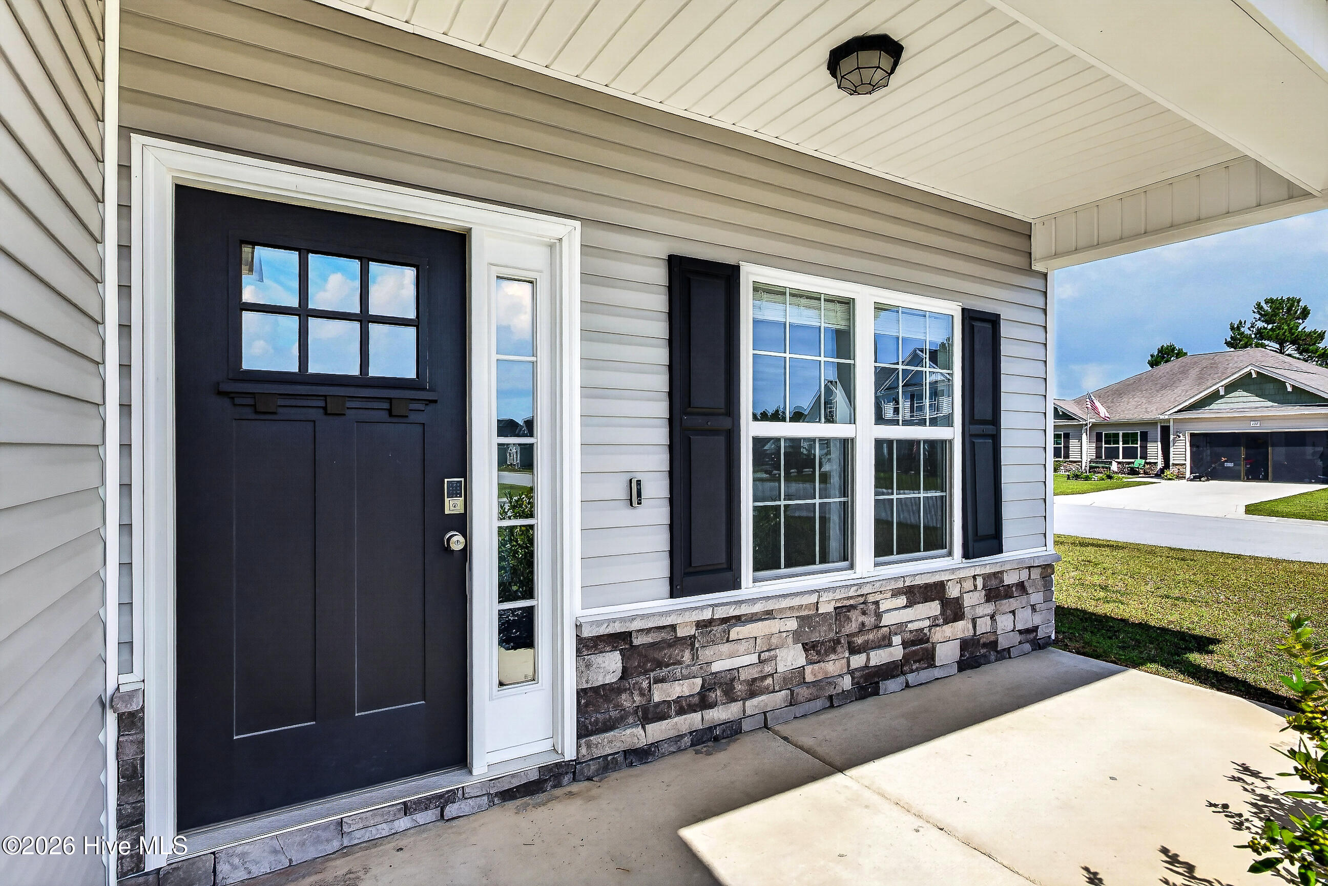 Photo 4 of Single family home for sale at 500 Transom Way, Sneads Ferry, NC 28460 | MLS# 100605529 | Listing updated on 2026-09-23