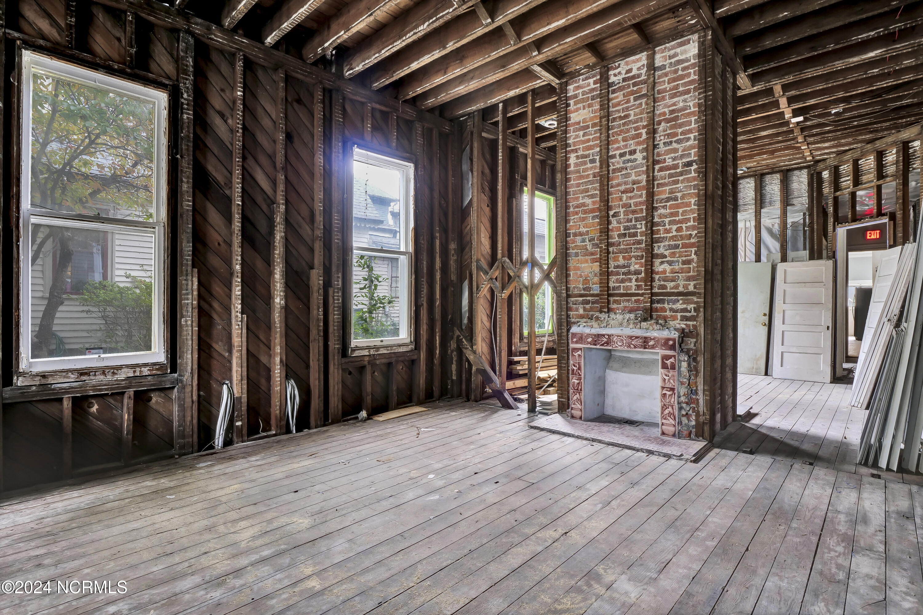 100472145 | Photo 10