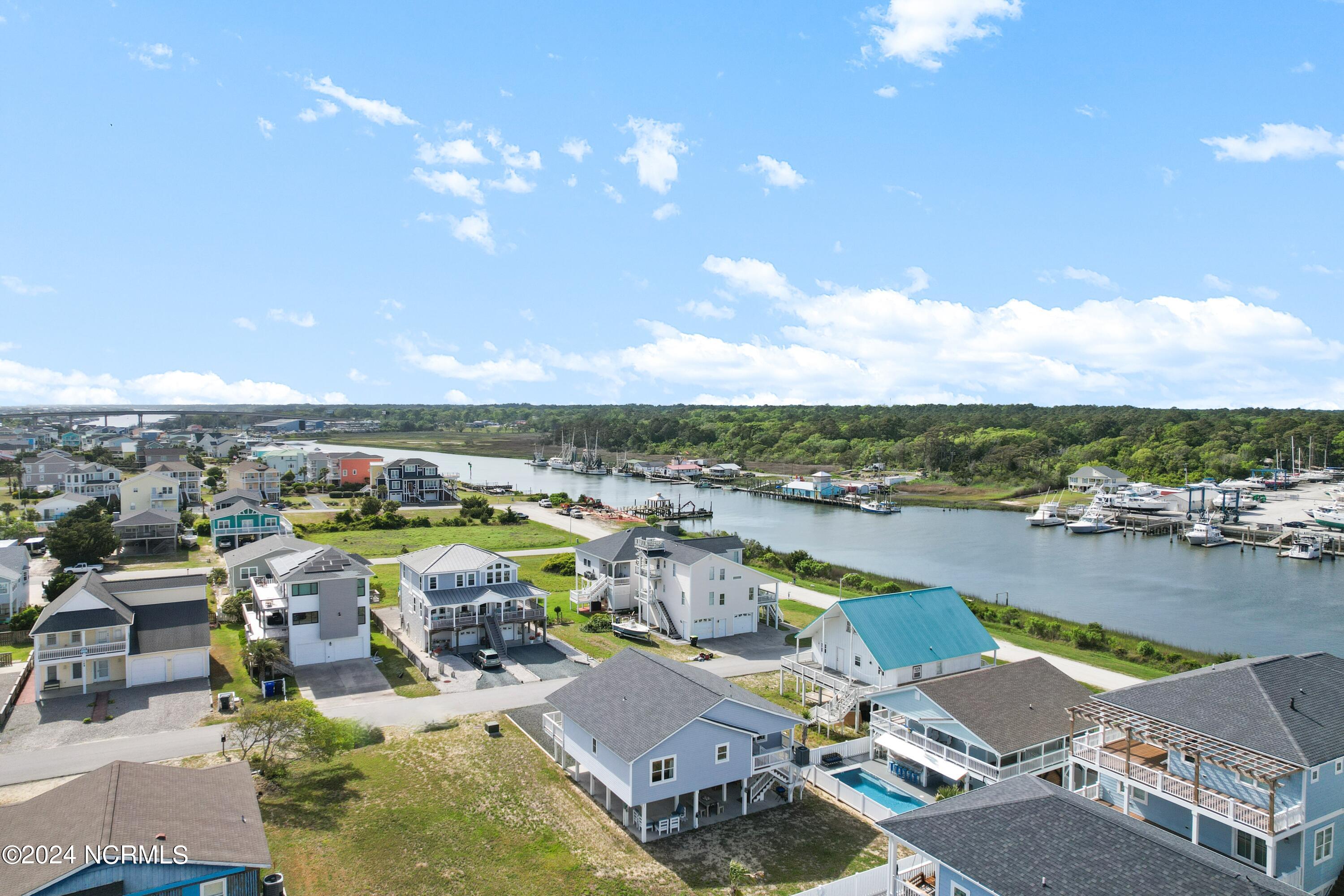 100558410 | Photo 78