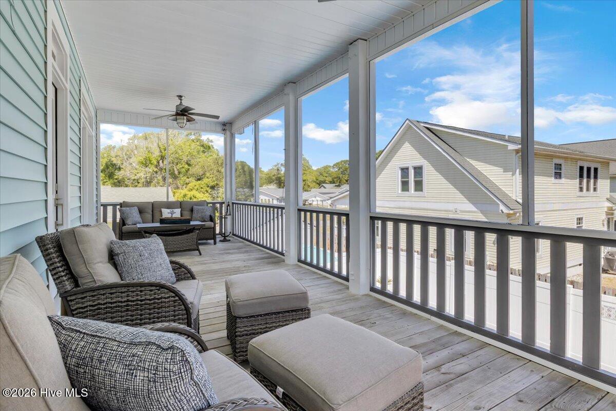 100569217 | Photo 44