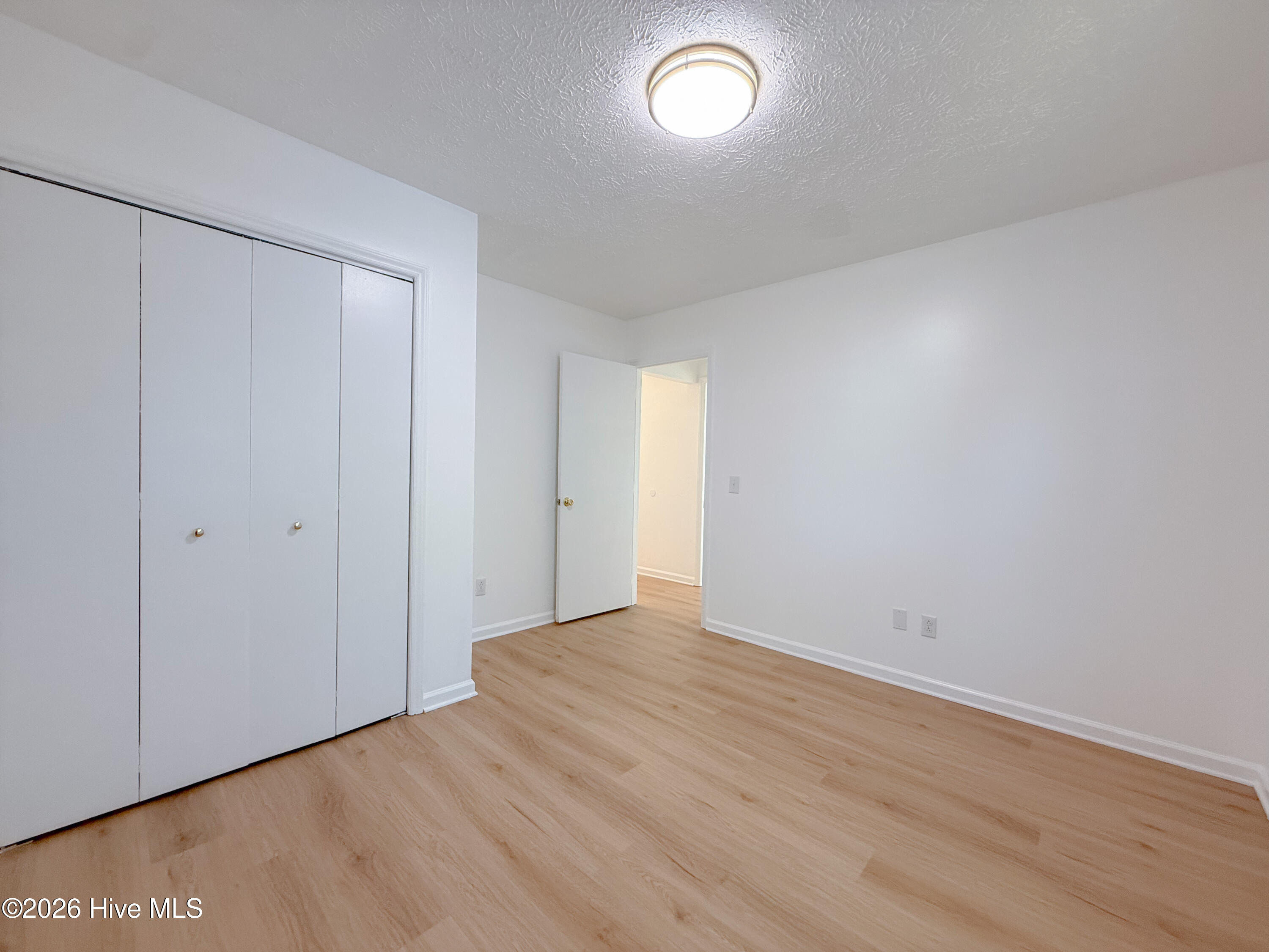 100568255 | Photo 54