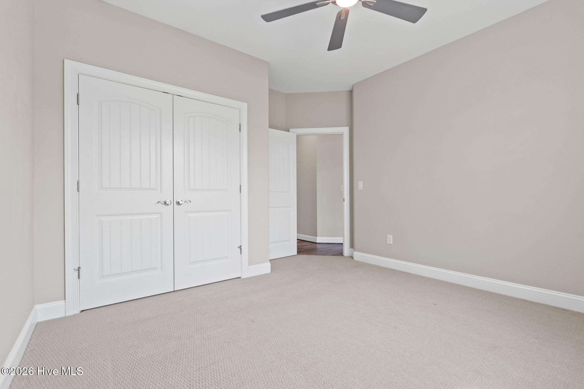 100563423 | Photo 36