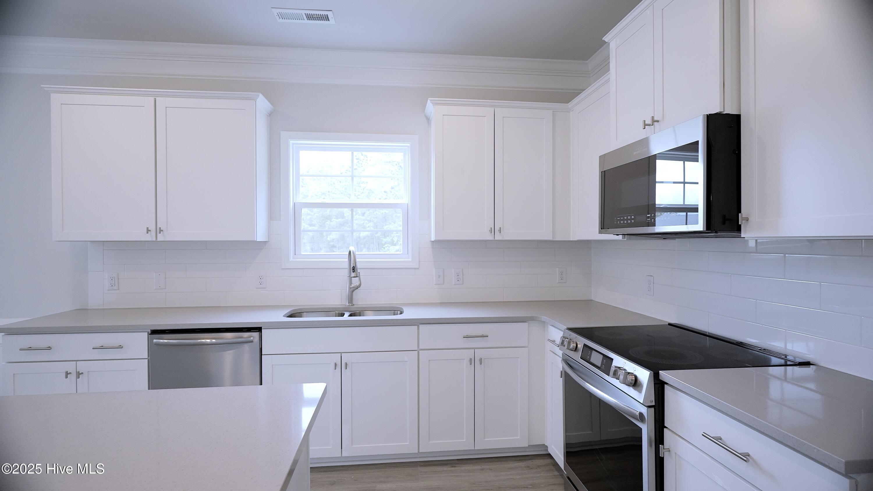 100420990 | Photo 16