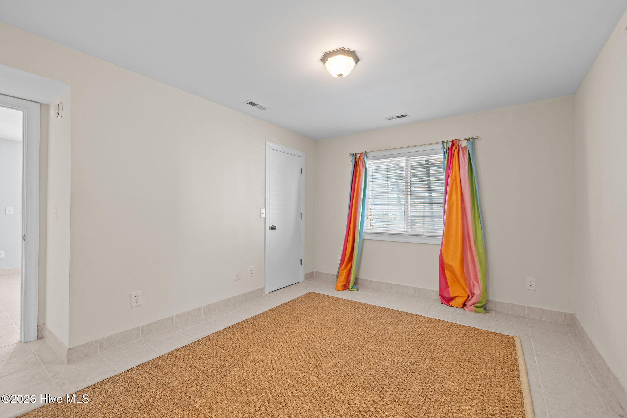 100554841 | Photo 33