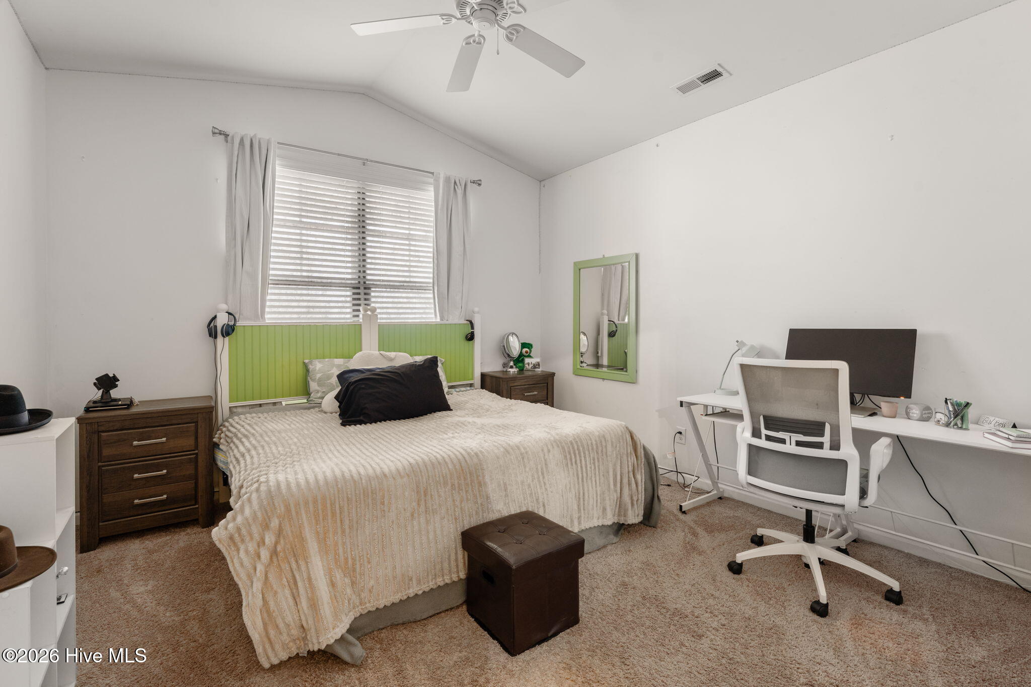 100557369 | Photo 15