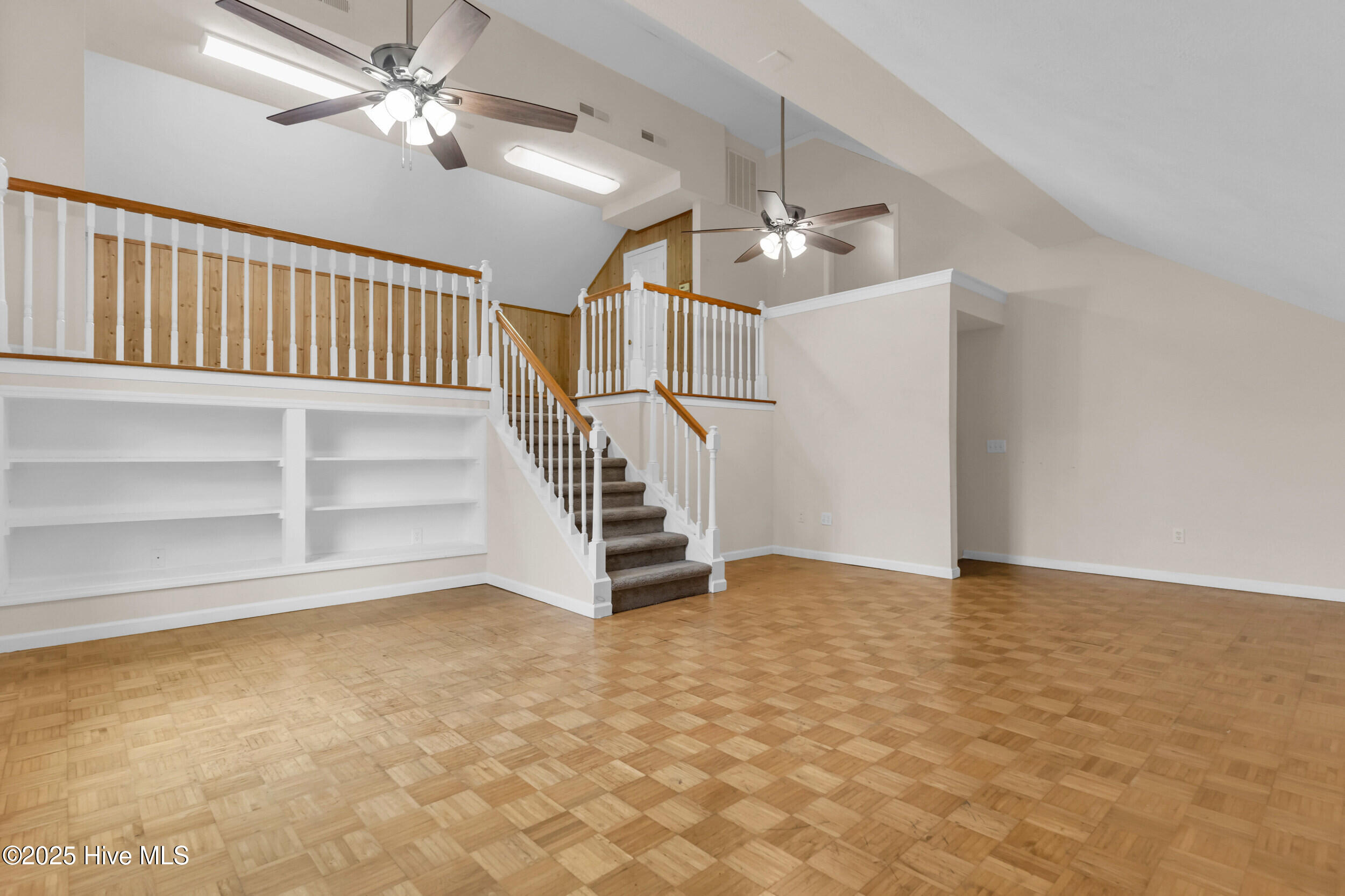 100545048 | Photo 35