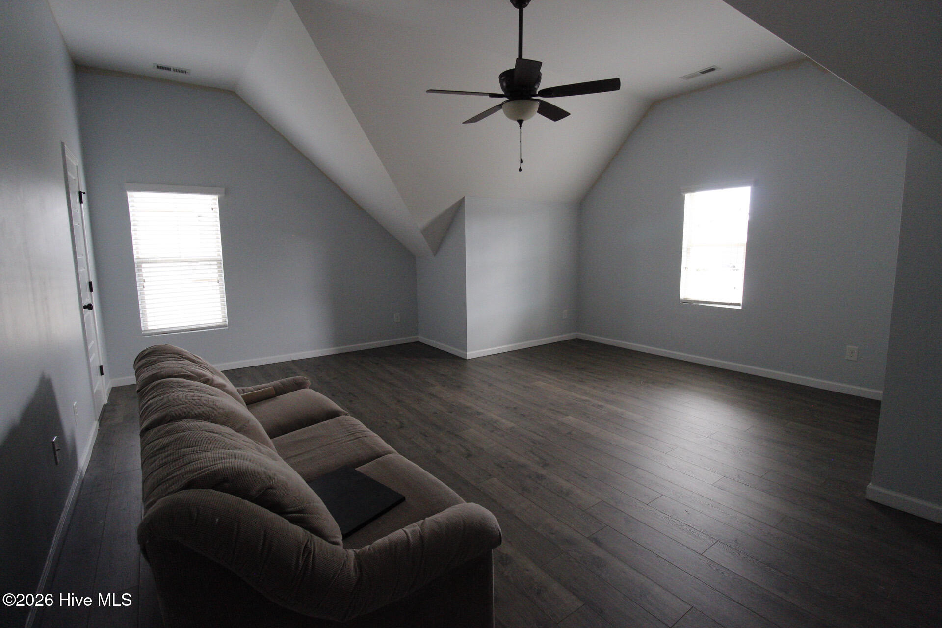 100558904 | Photo 25