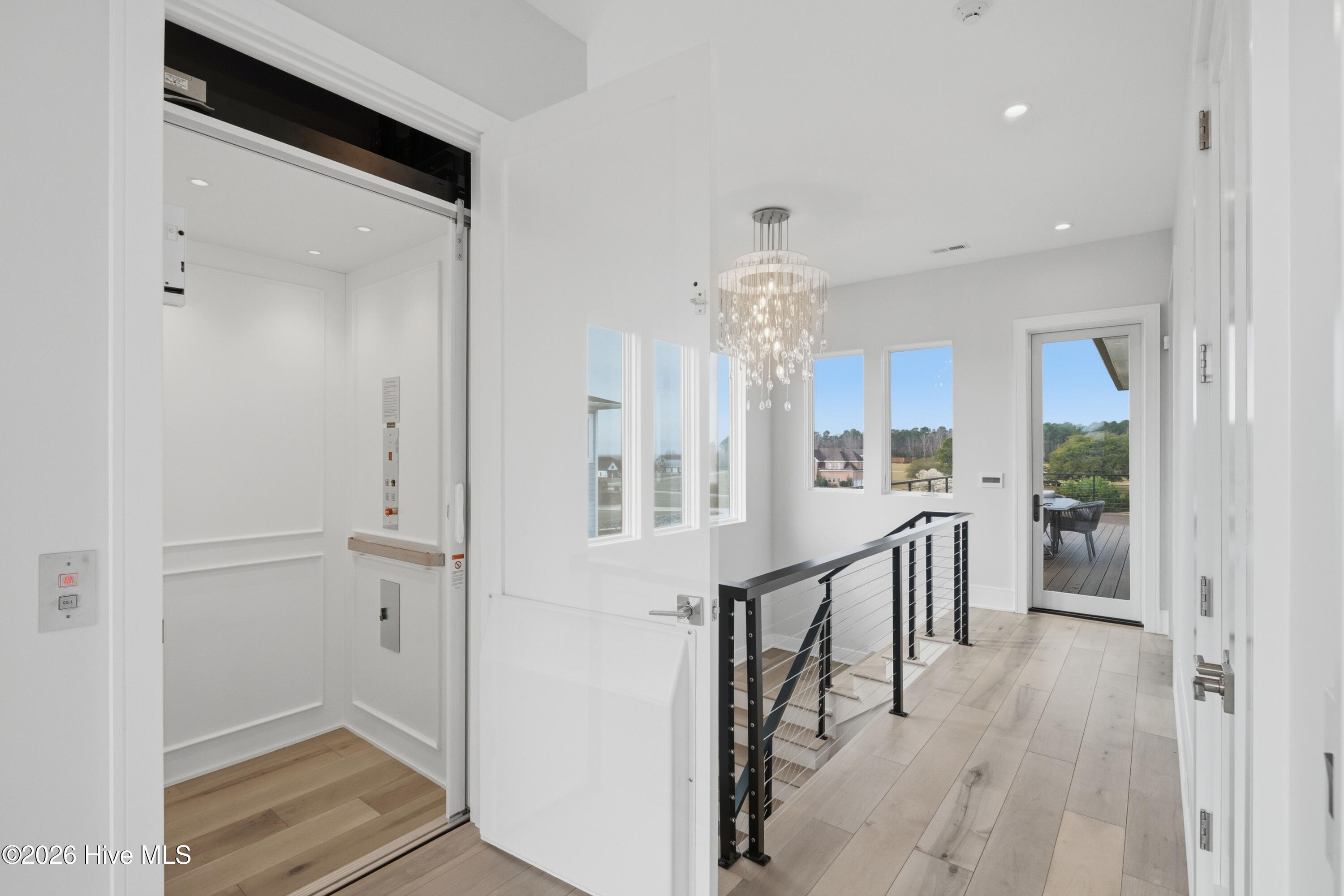 100567165 | Photo 10