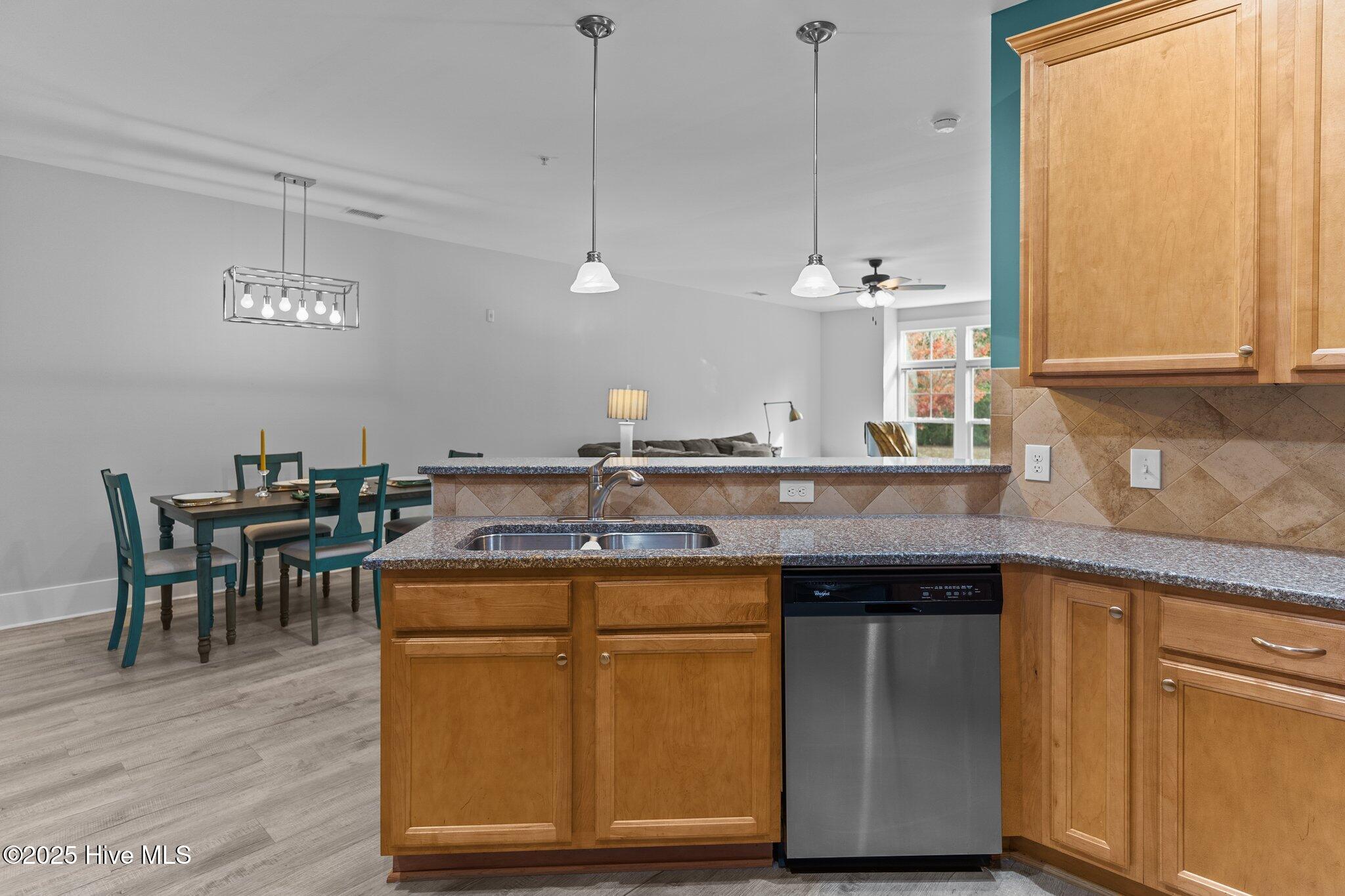 100542732 | Photo 14