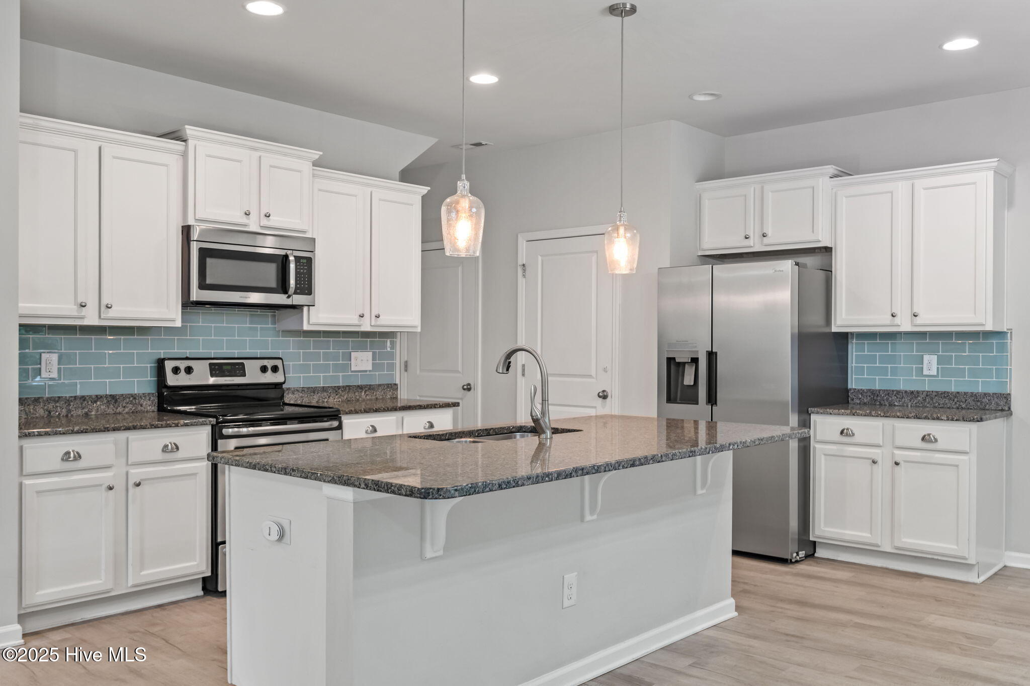 100536661 | Photo 13