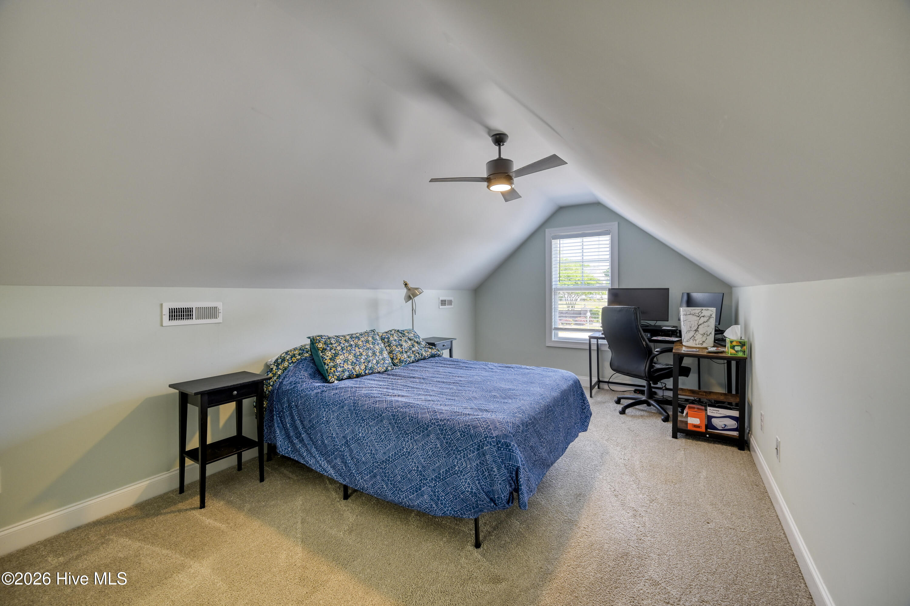 100569284 | Photo 31