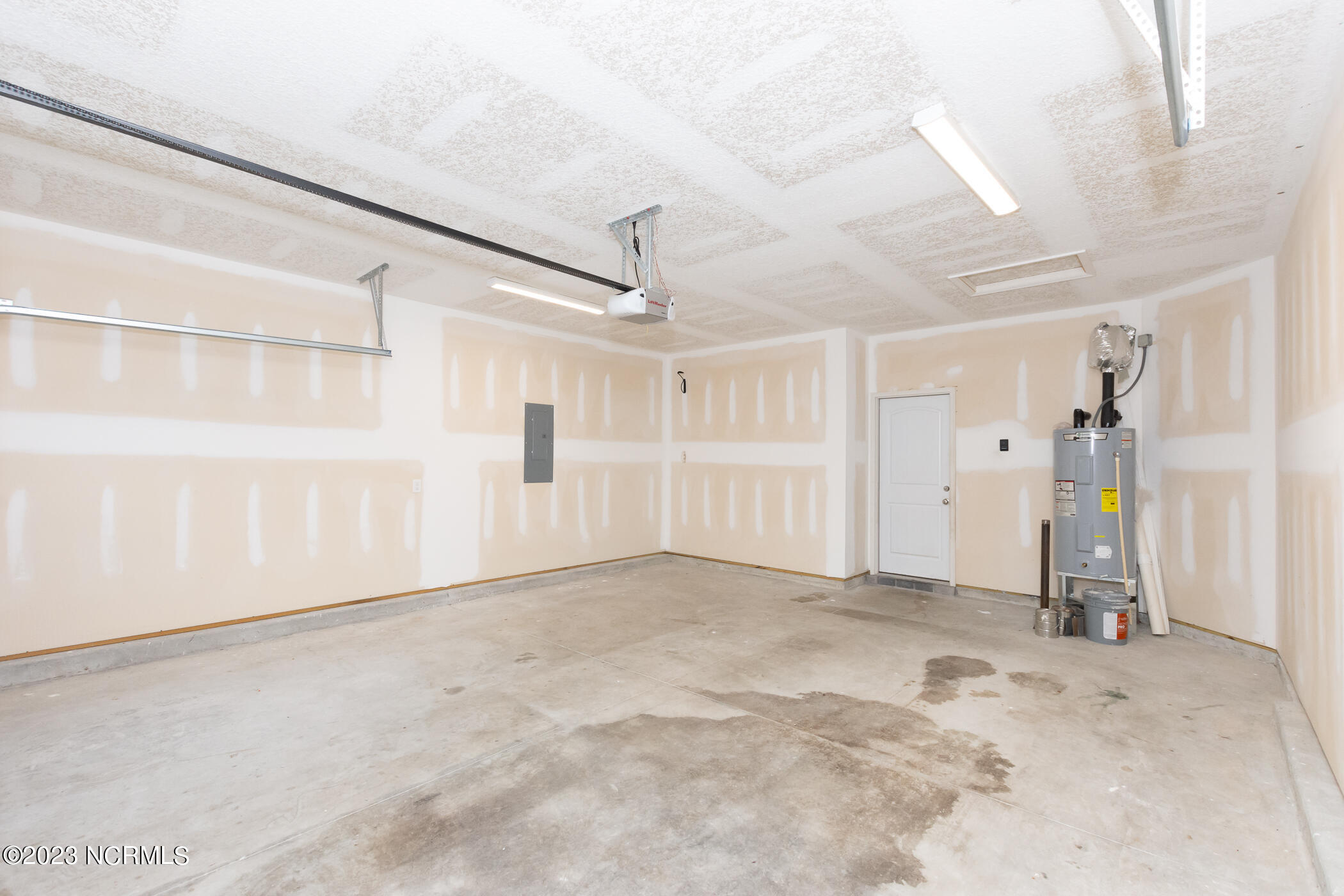 100543785 | Photo 42