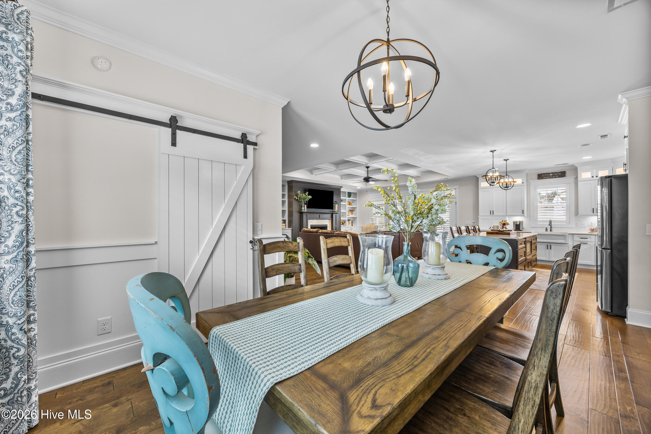 100562182 | Photo 26