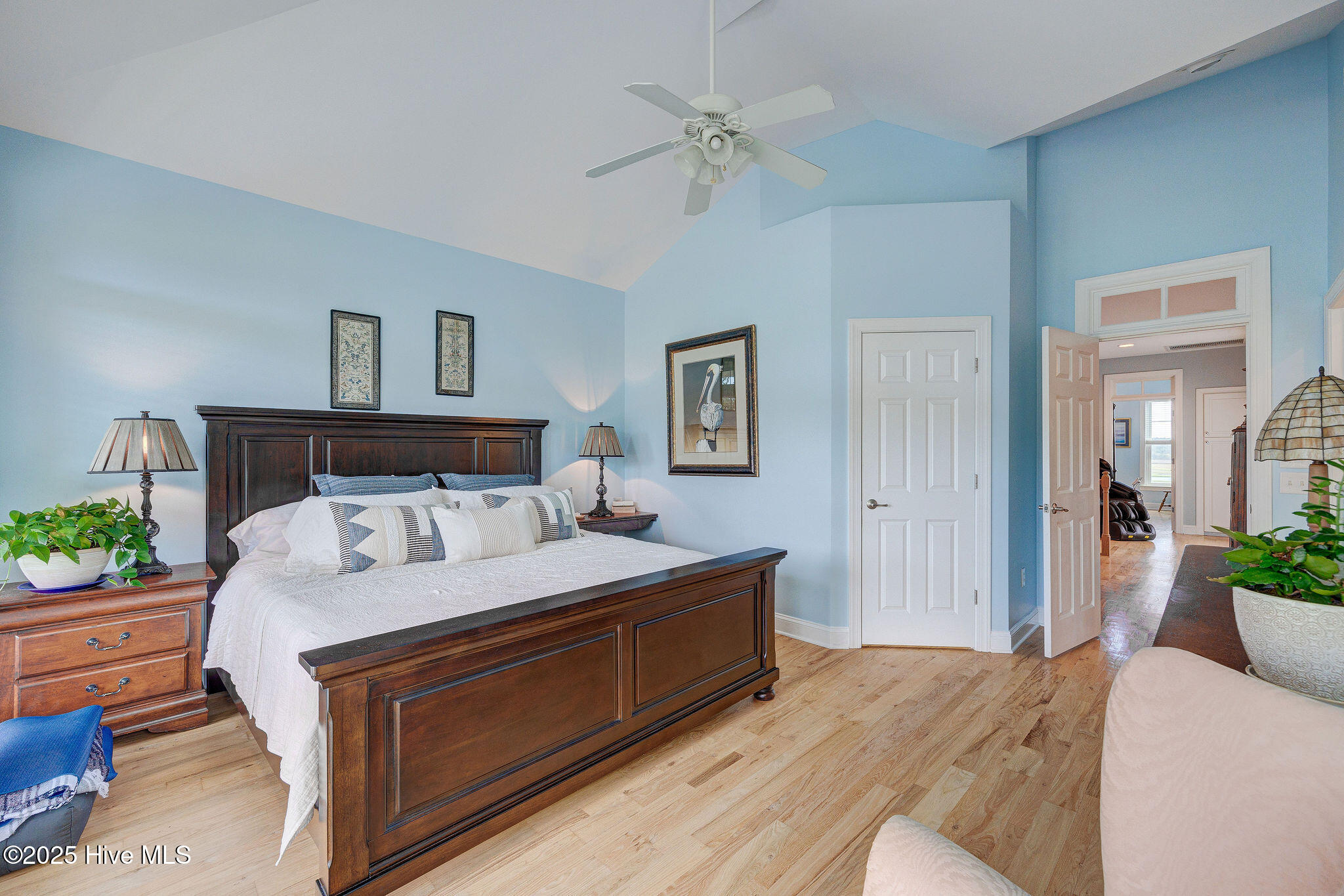 100533949 | Photo 25