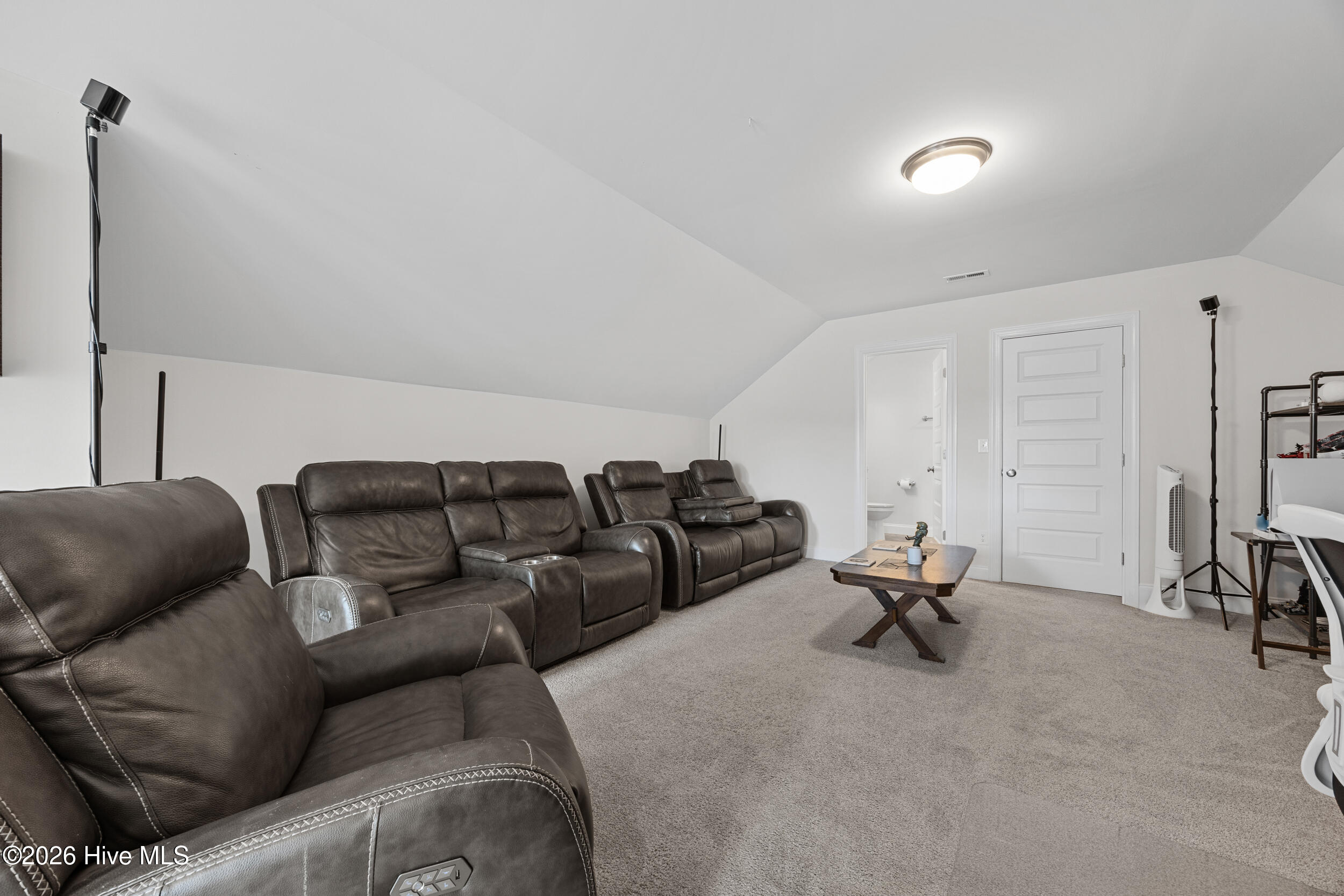 100560002 | Photo 33