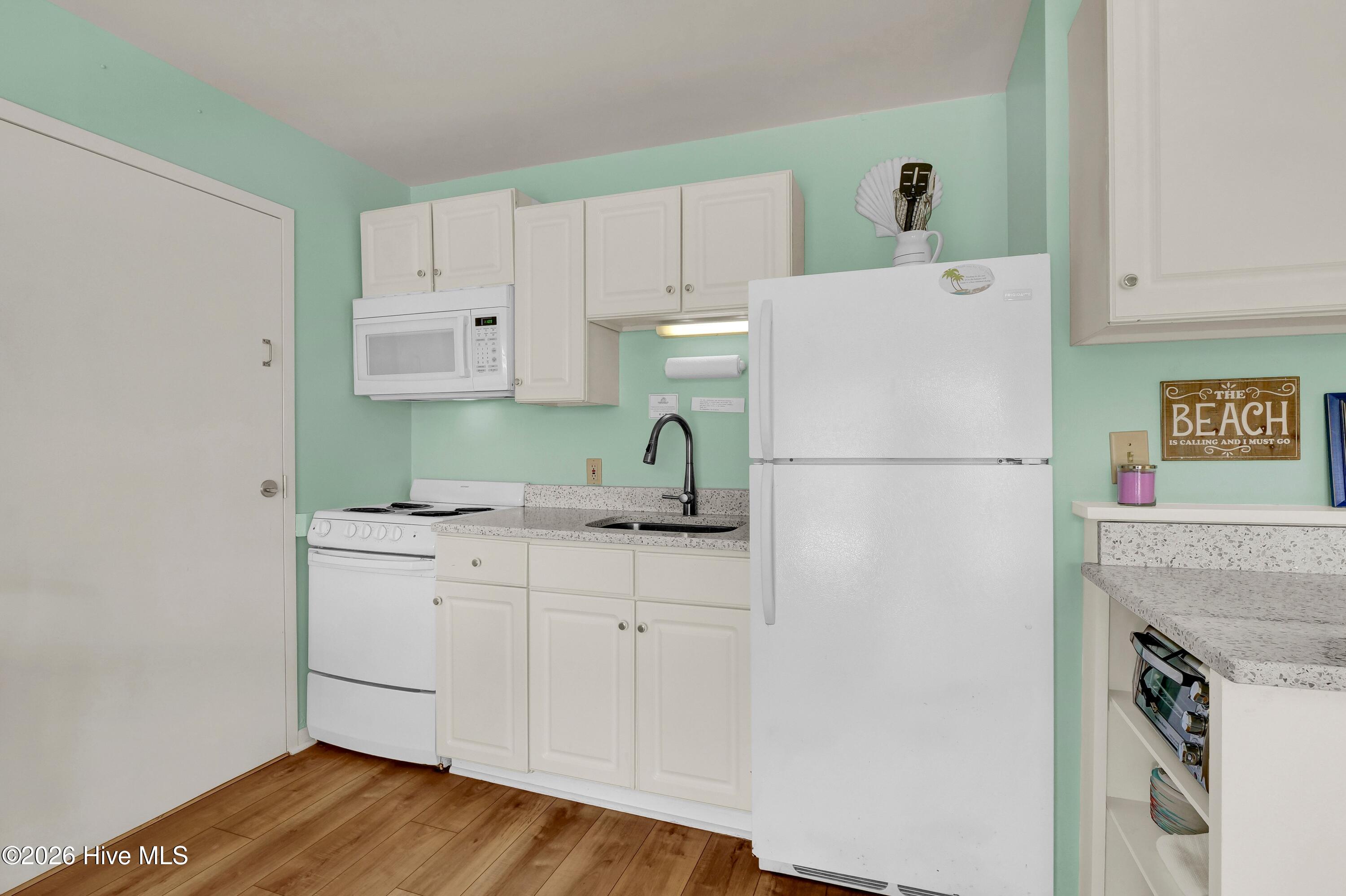 100549737 | Photo 12