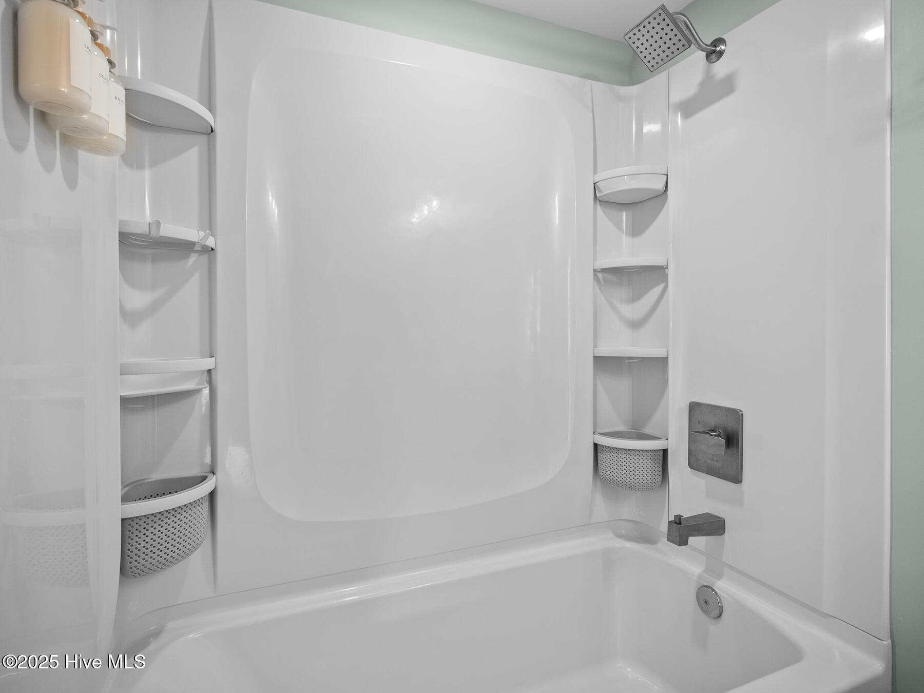 100518726 | Photo 24