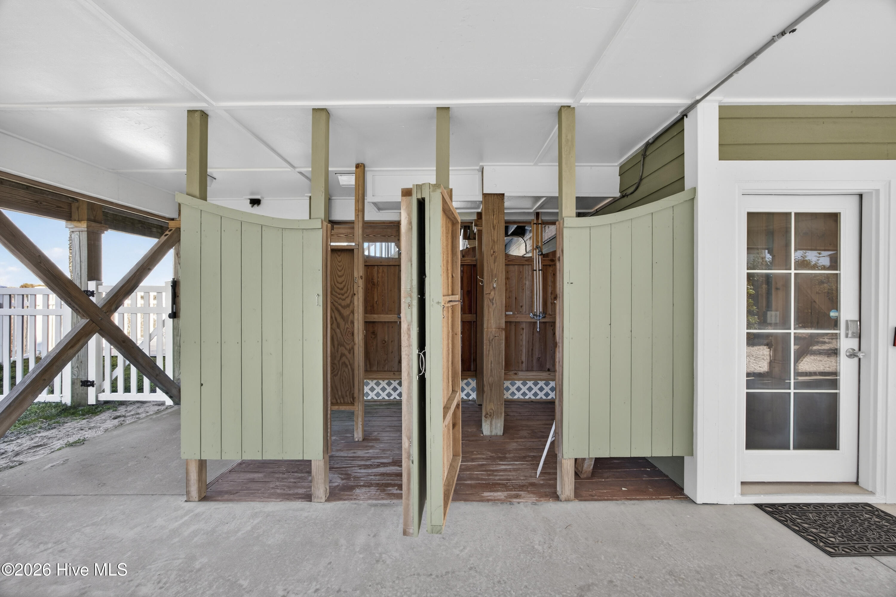 100554981 | Photo 33