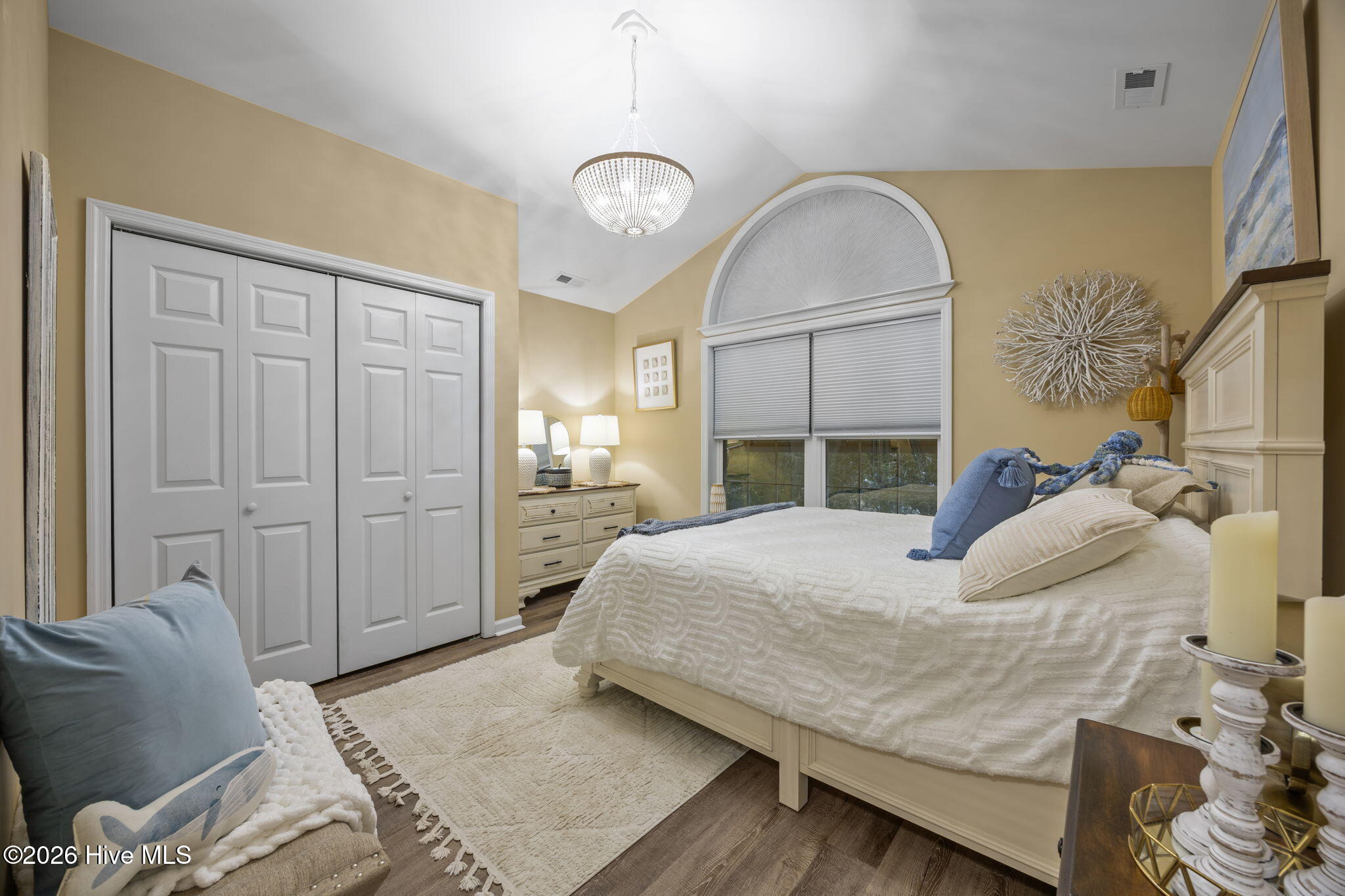 100553265 | Photo 27