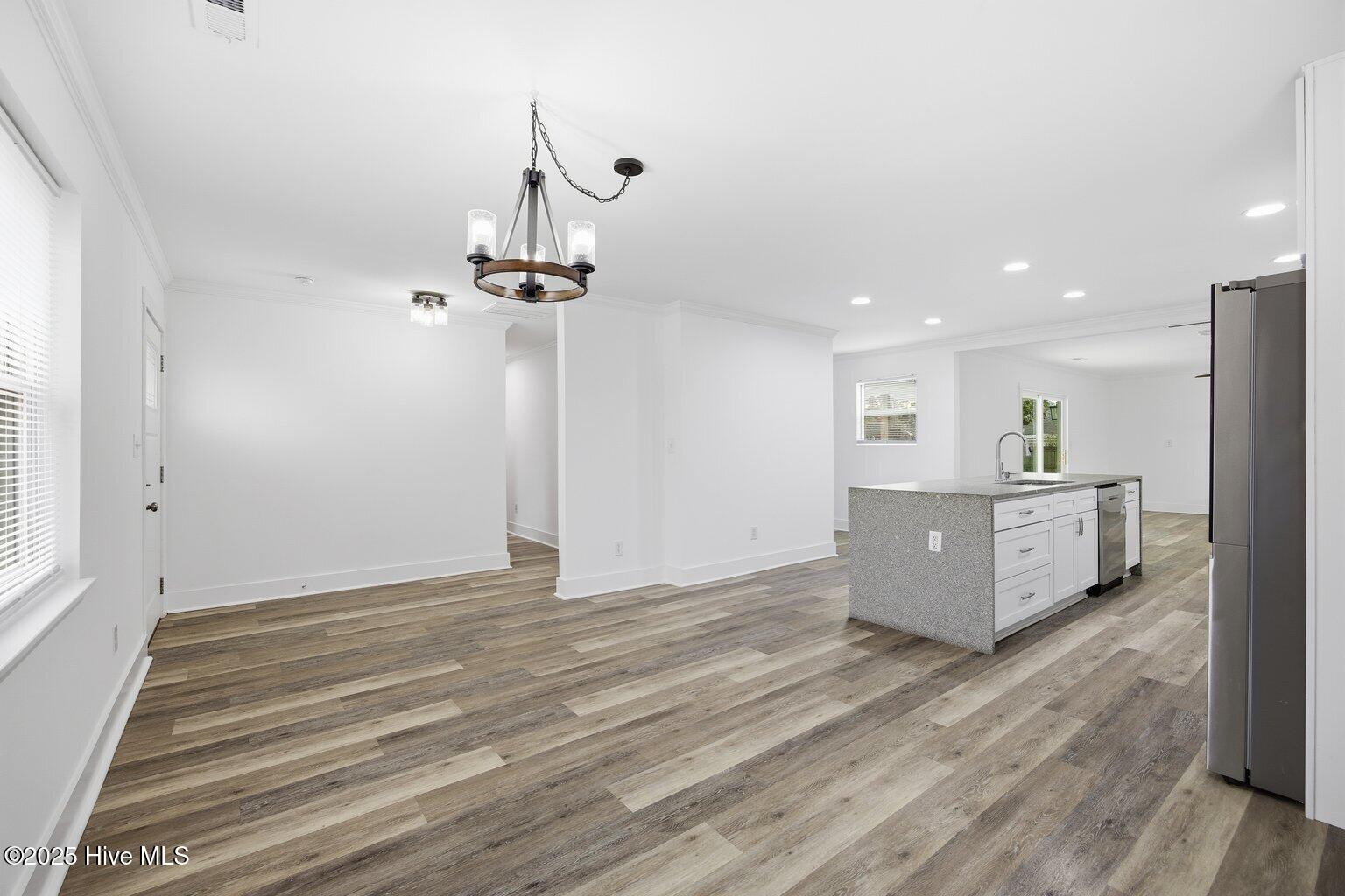 100543784 | Photo 15