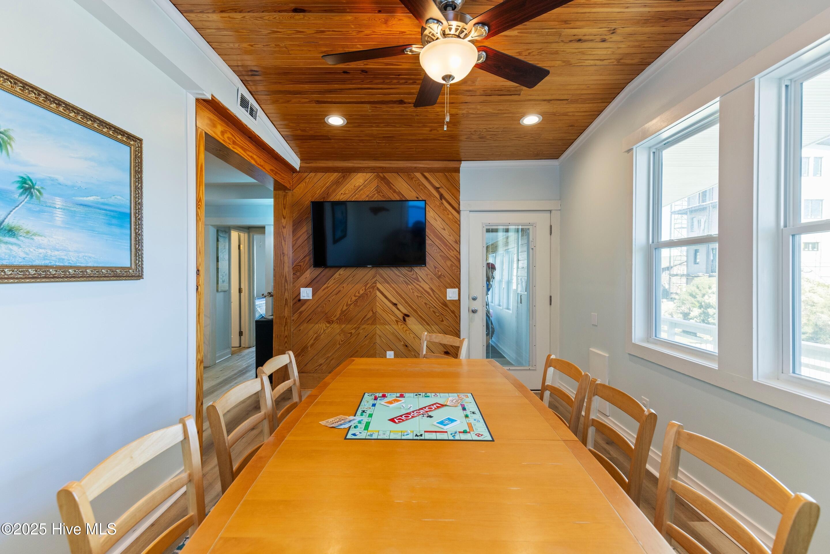 100567427 | Photo 33