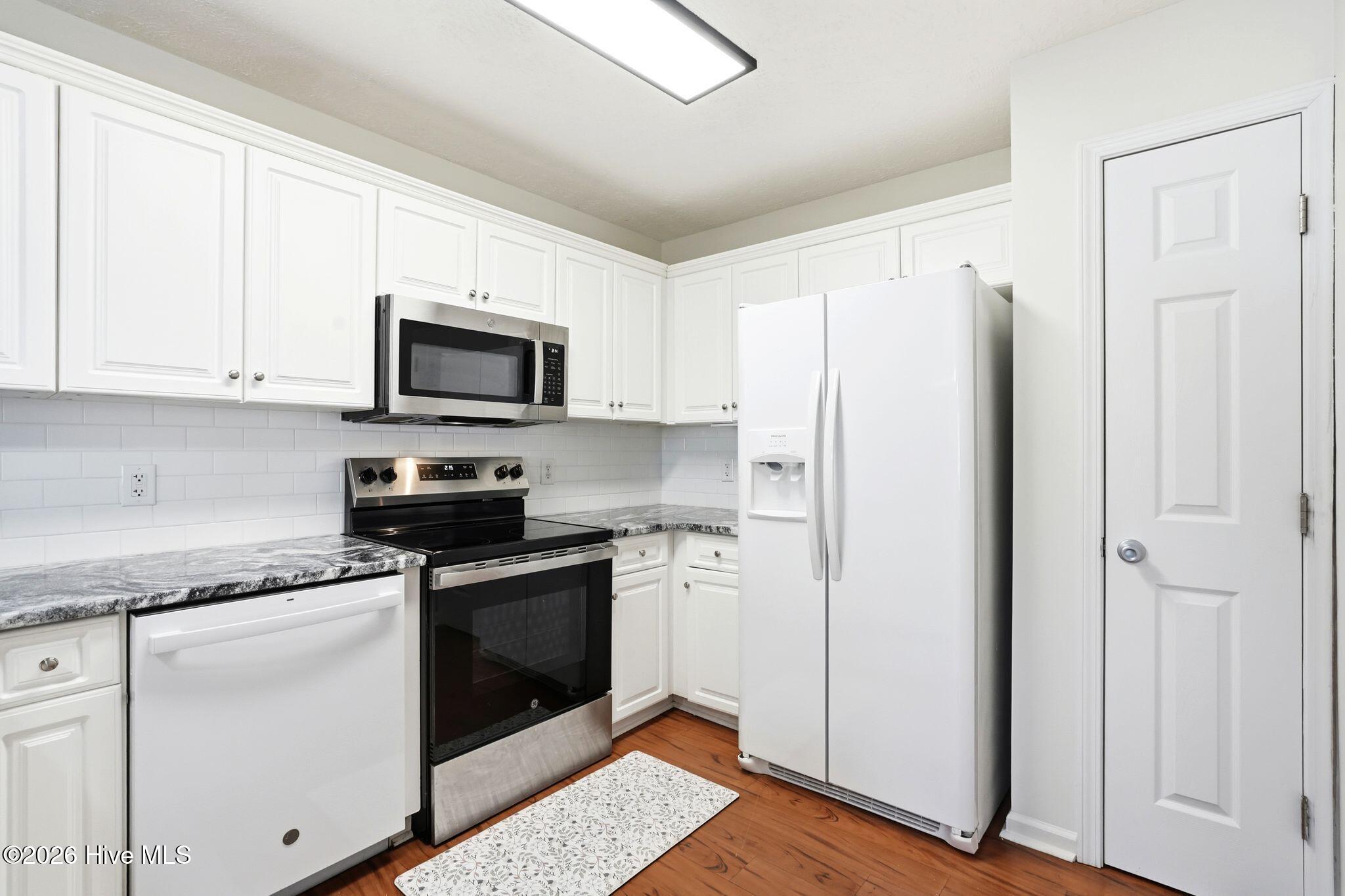 100565628 | Photo 16