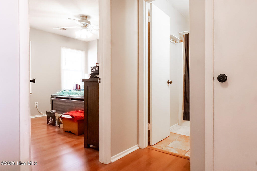 100548598 | Photo 10