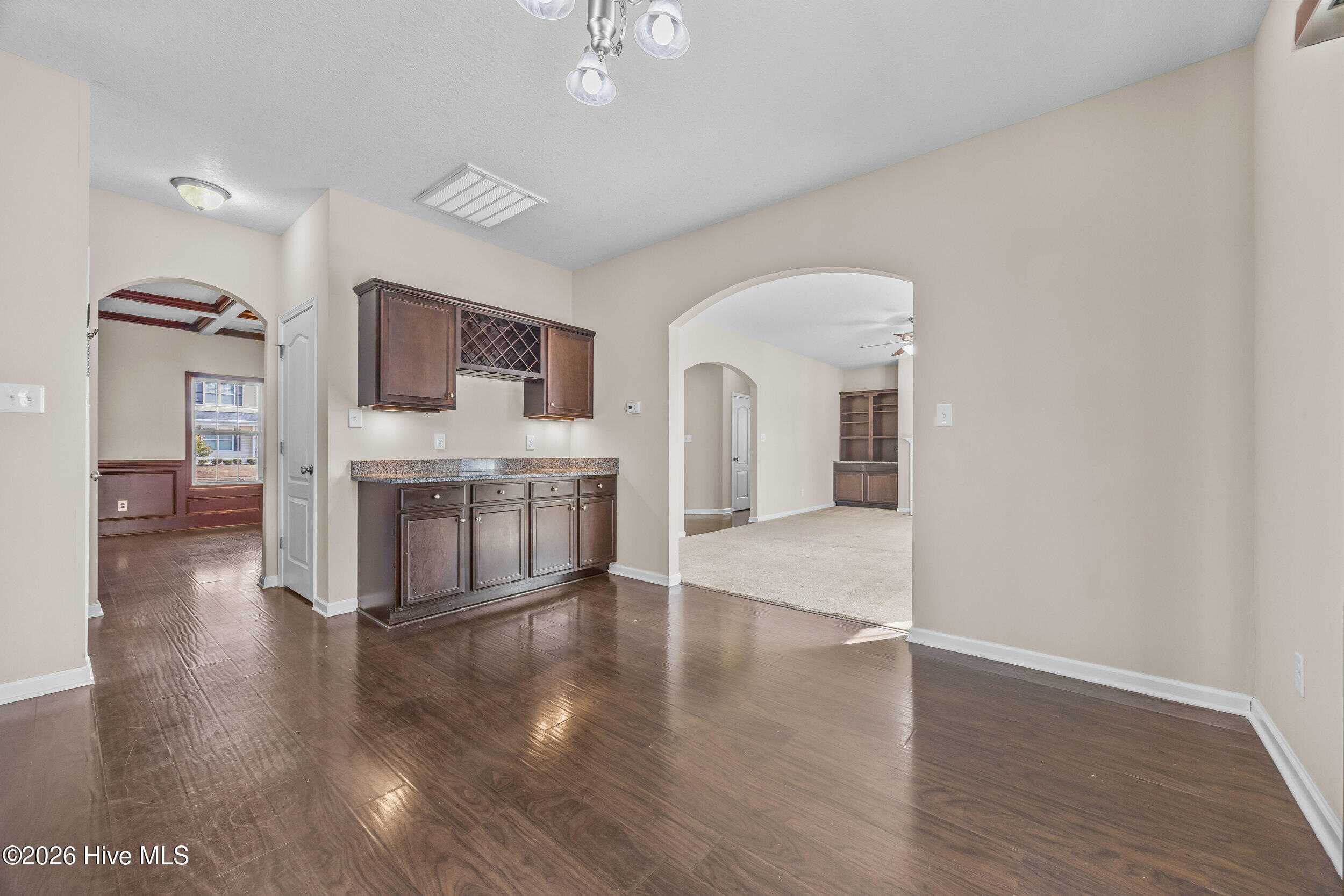 100548661 | Photo 28