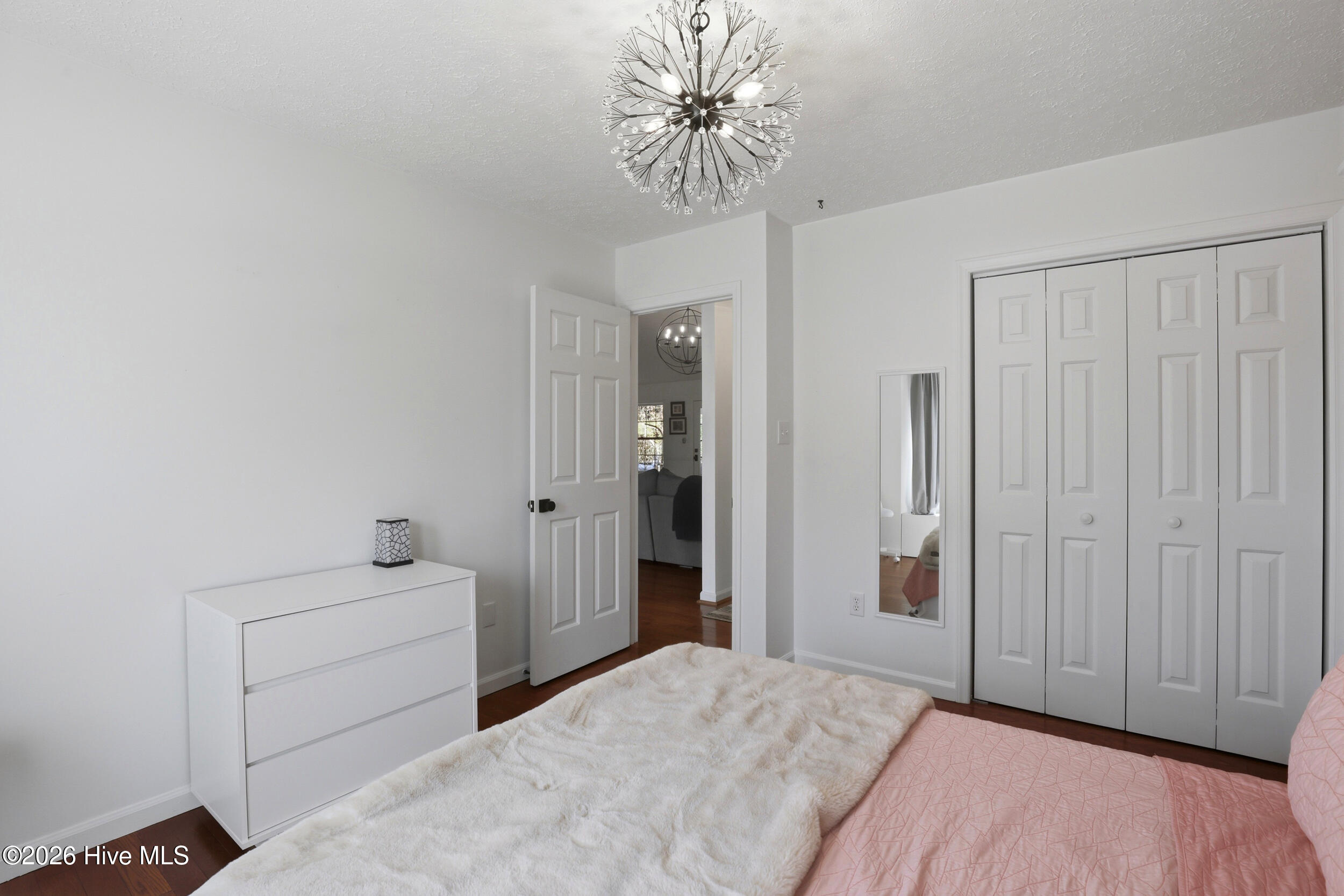 100563853 | Photo 23