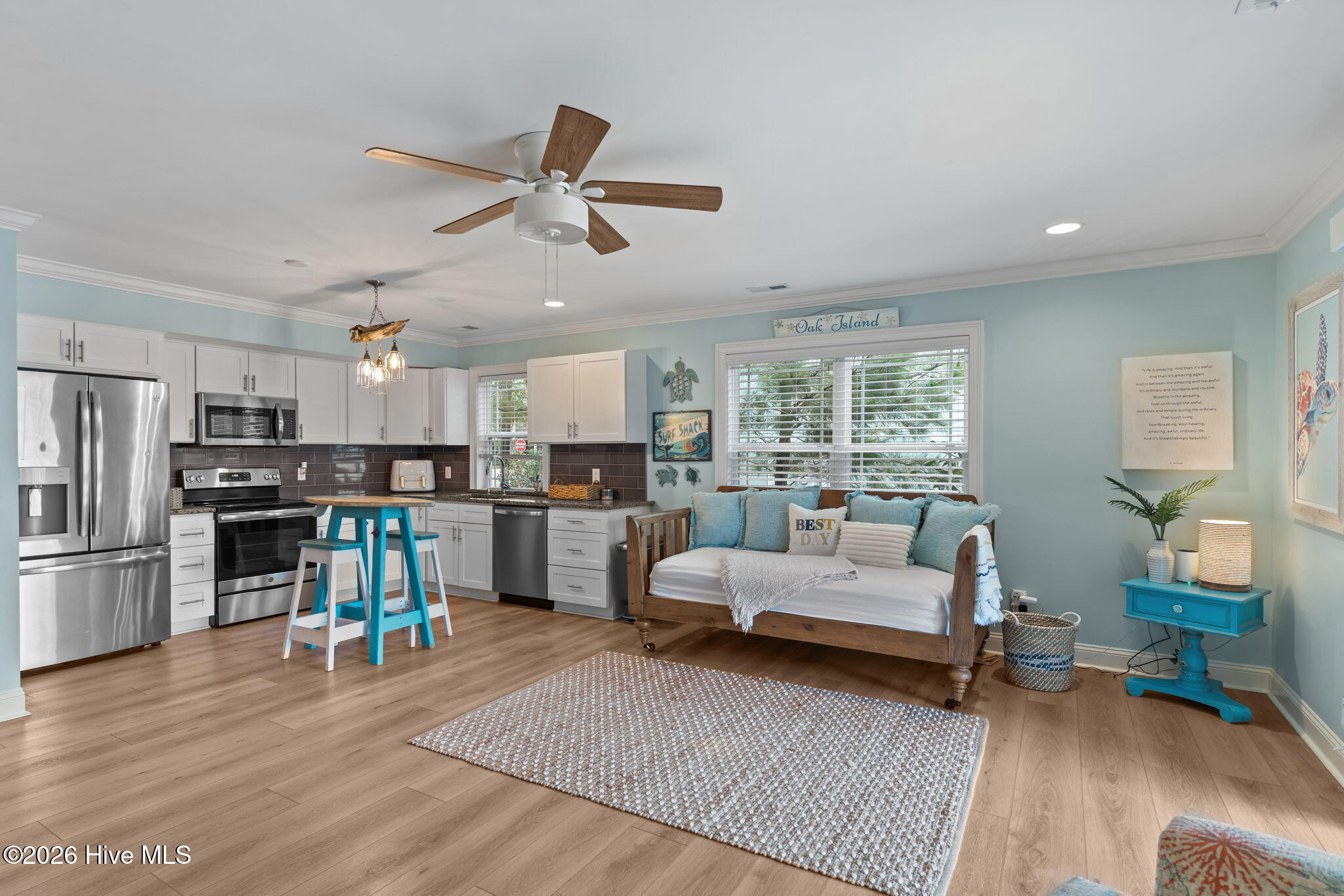 100557179 | Photo 32