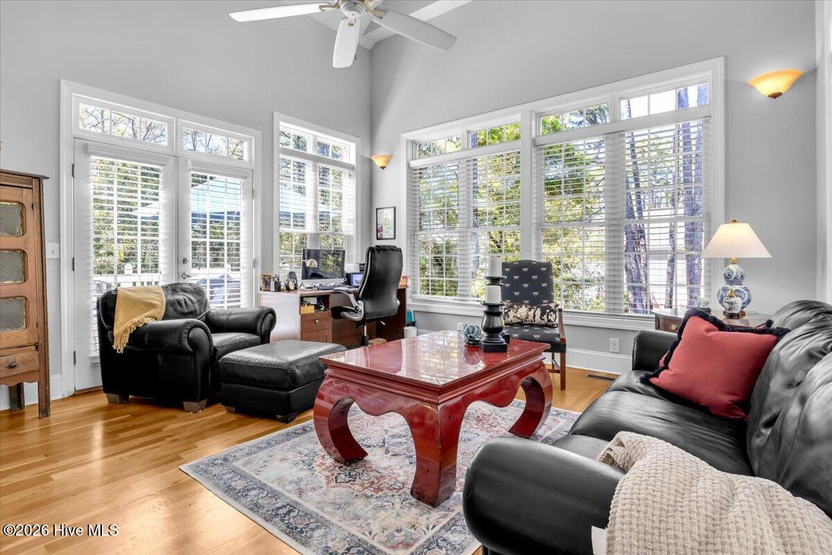 100565920 | Photo 33