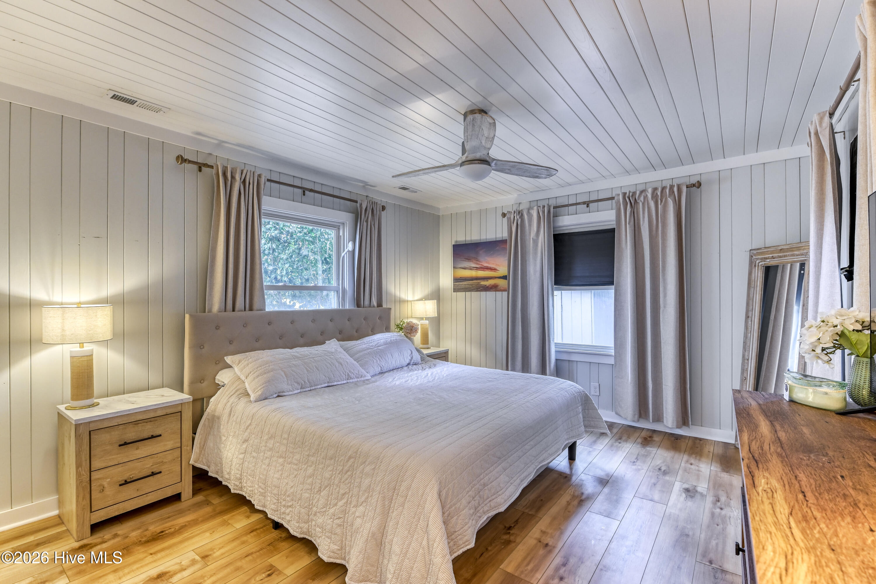 100566355 | Photo 29