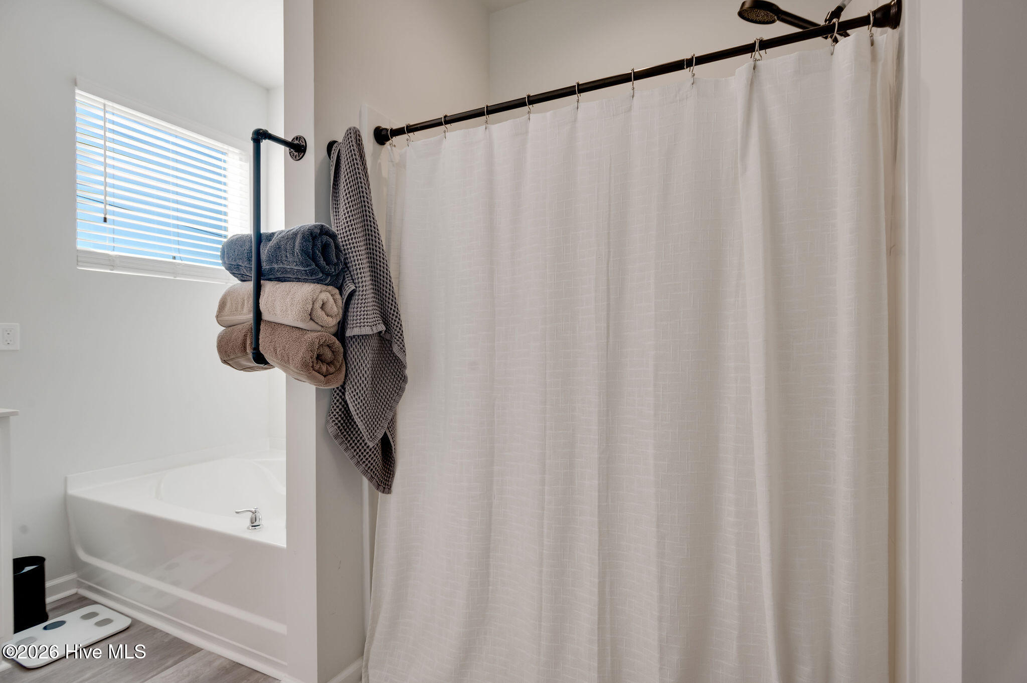 100562701 | Photo 38