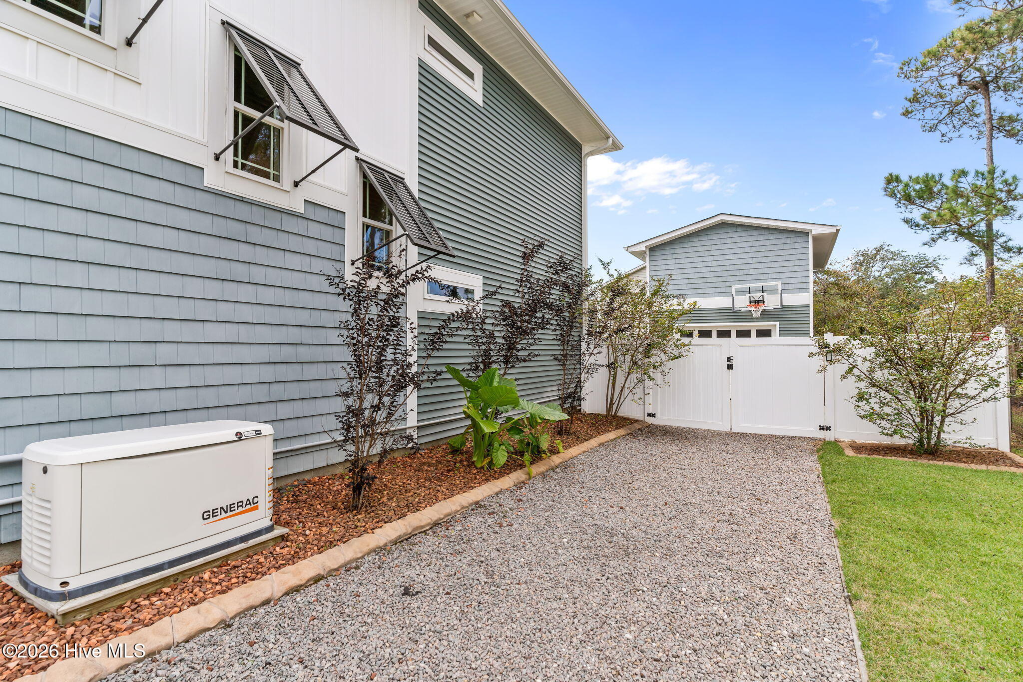 100557179 | Photo 53