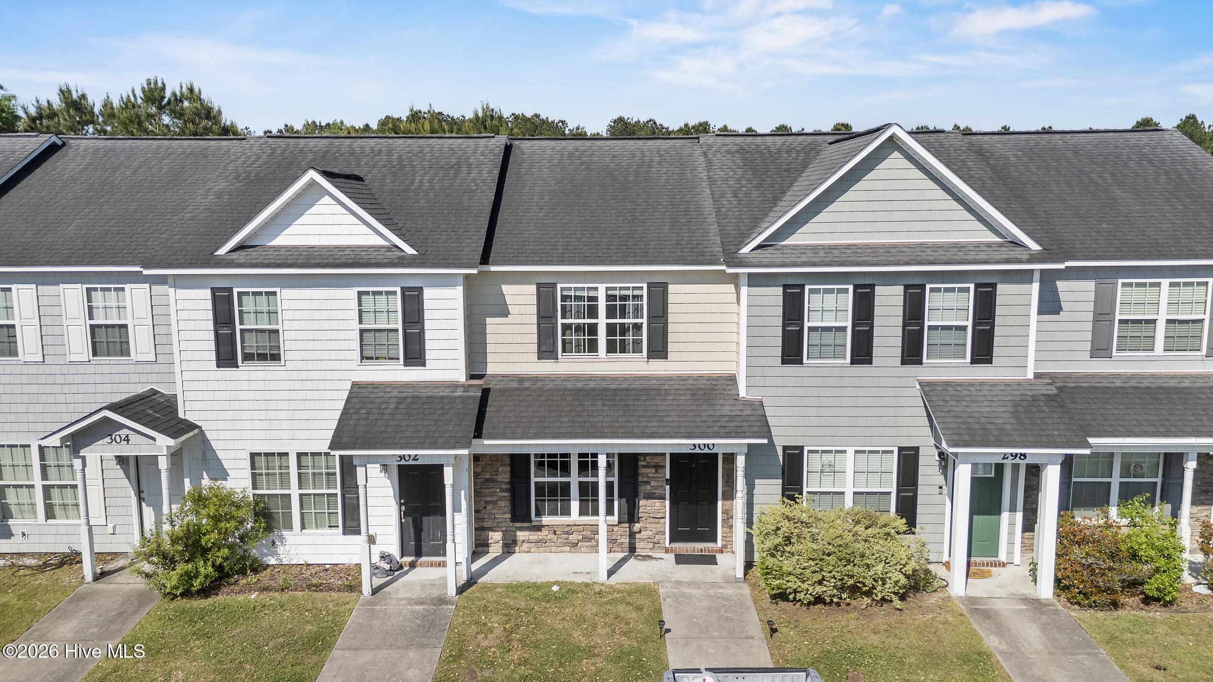 100570282 | Photo 25