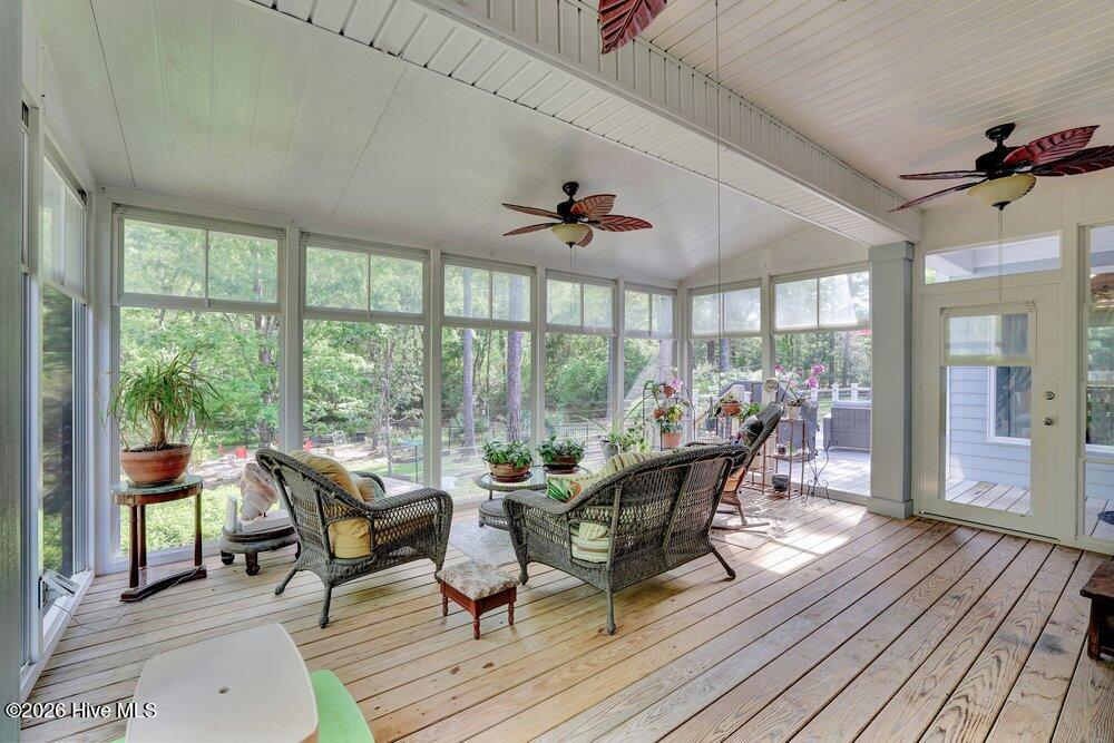 100568961 | Photo 47