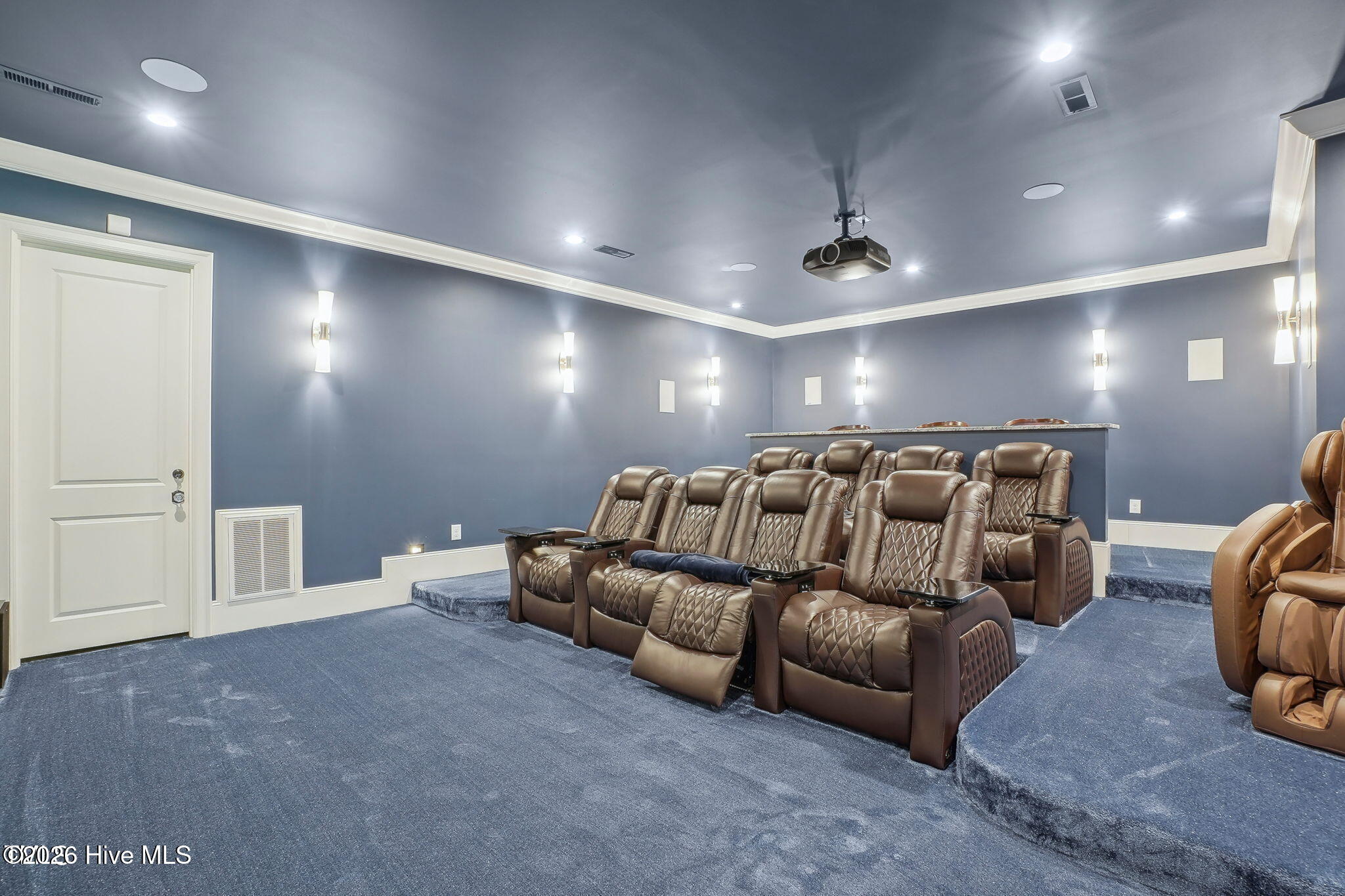 Epson 4K projector. Leather motorized theater seating and Klipsch speakers. Unsure of the other comp