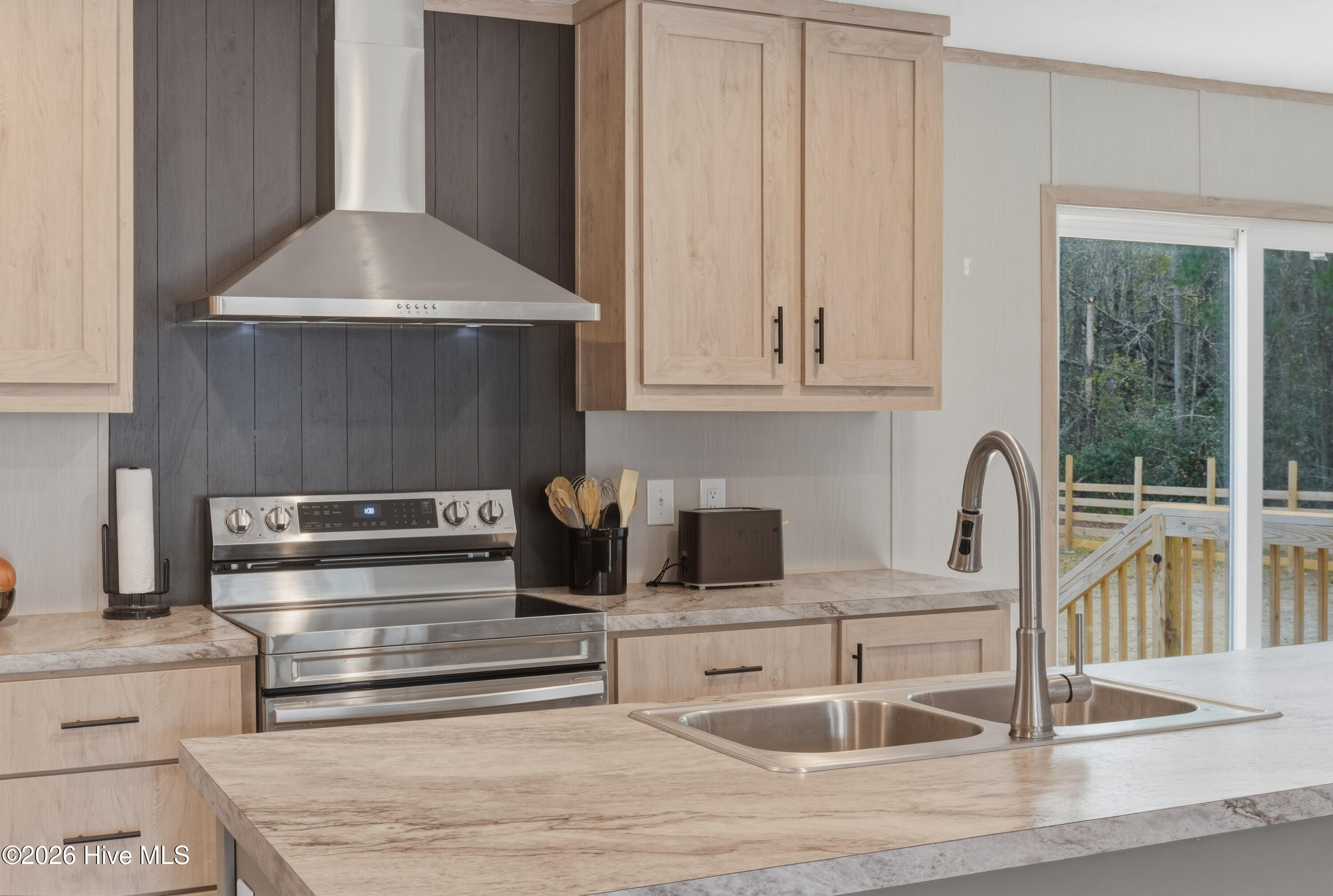 100555550 | Photo 26