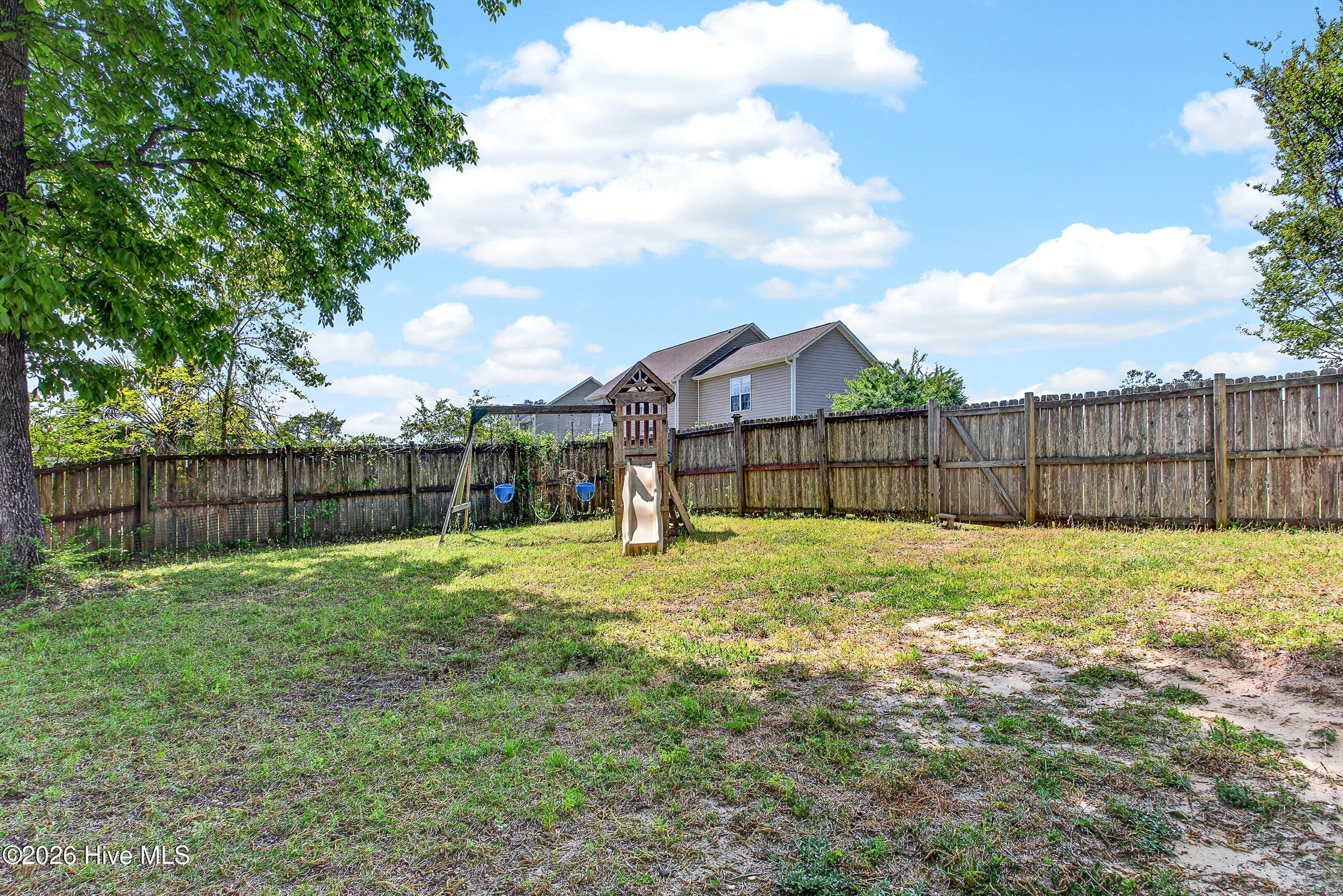 100568370 | Photo 24