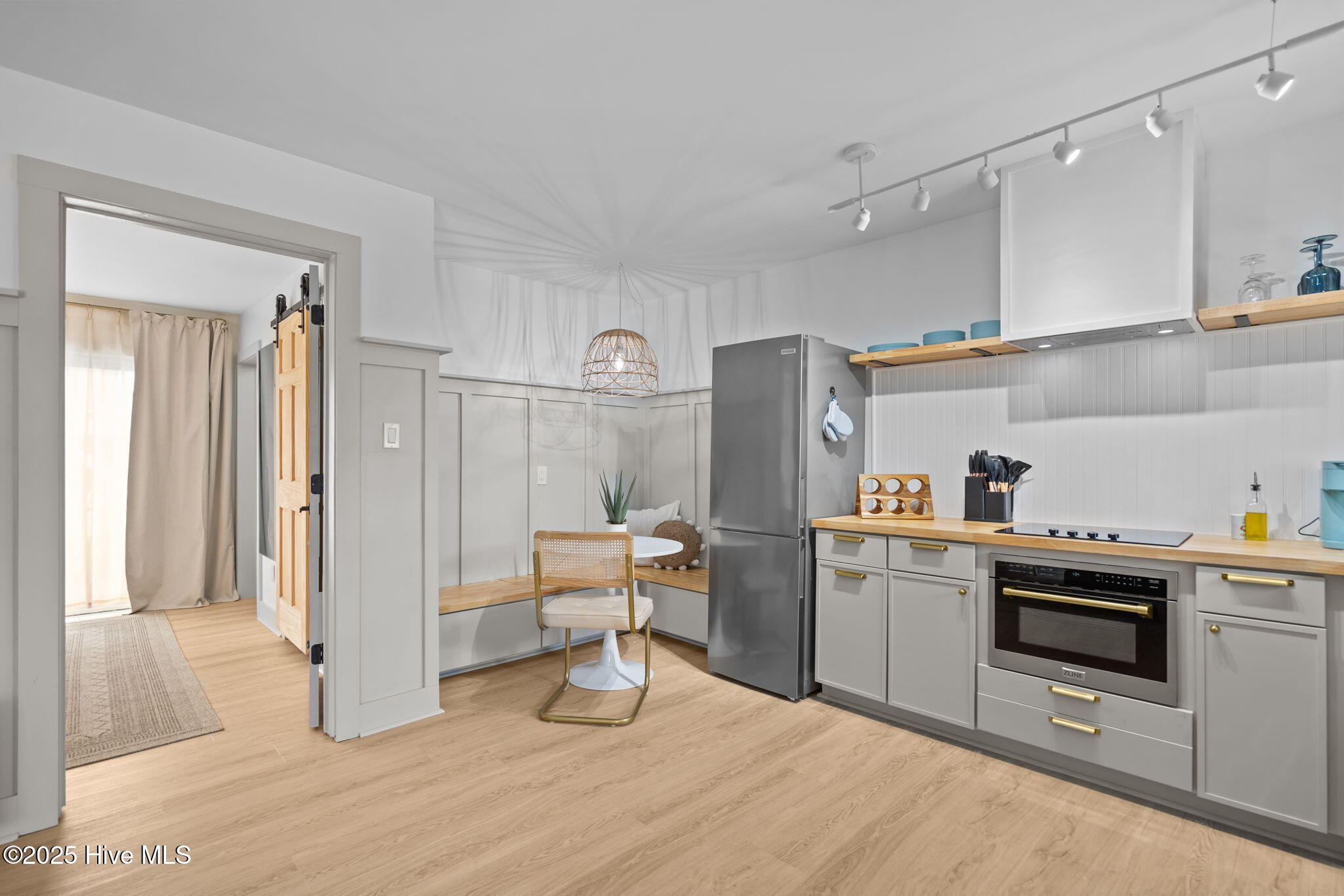 100534749 | Photo 38