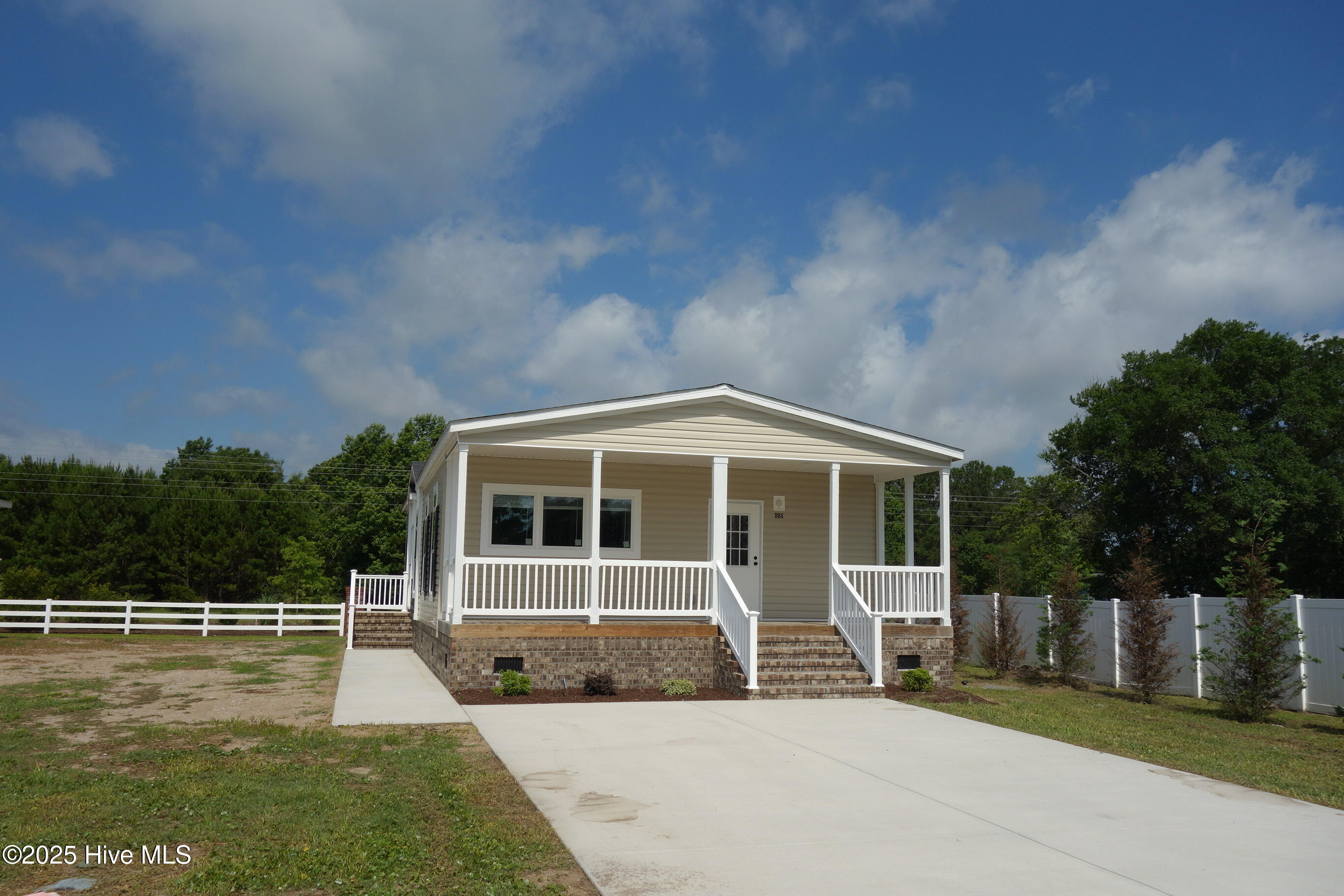 100569265 | Photo 20