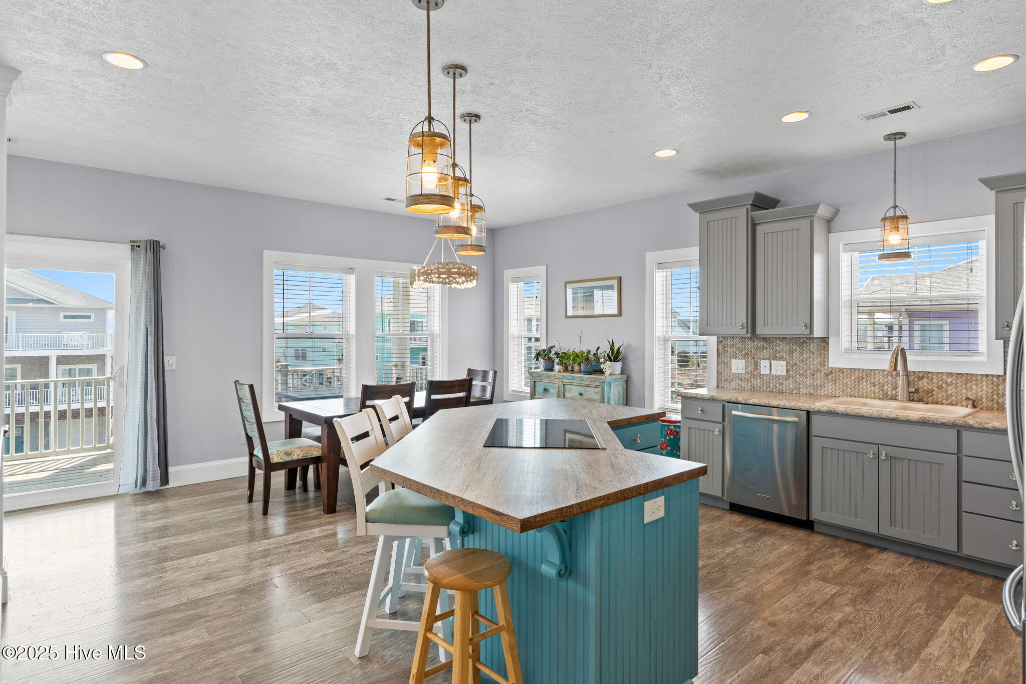 100495043 | Photo 11