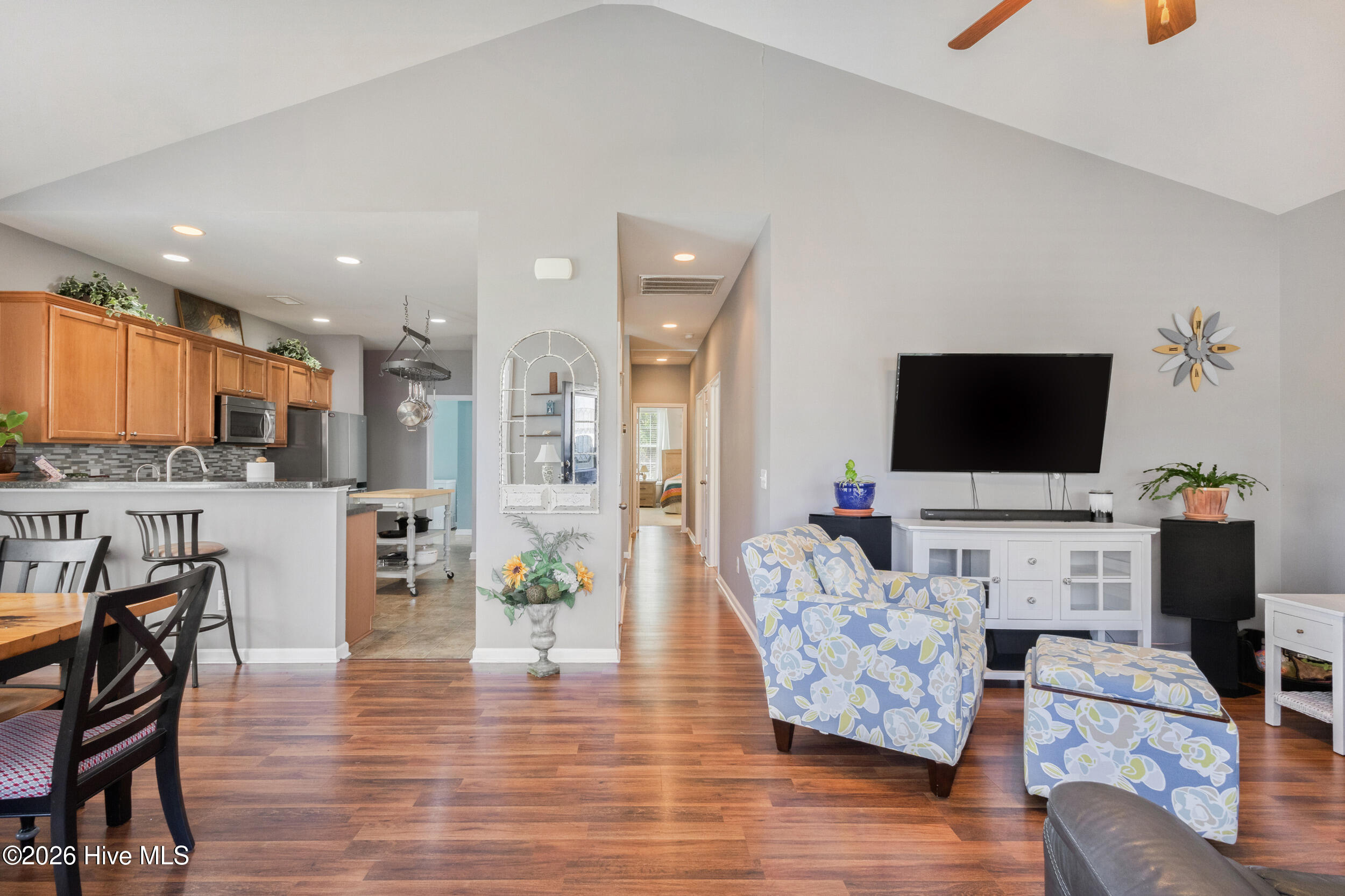 100565406 | Photo 23