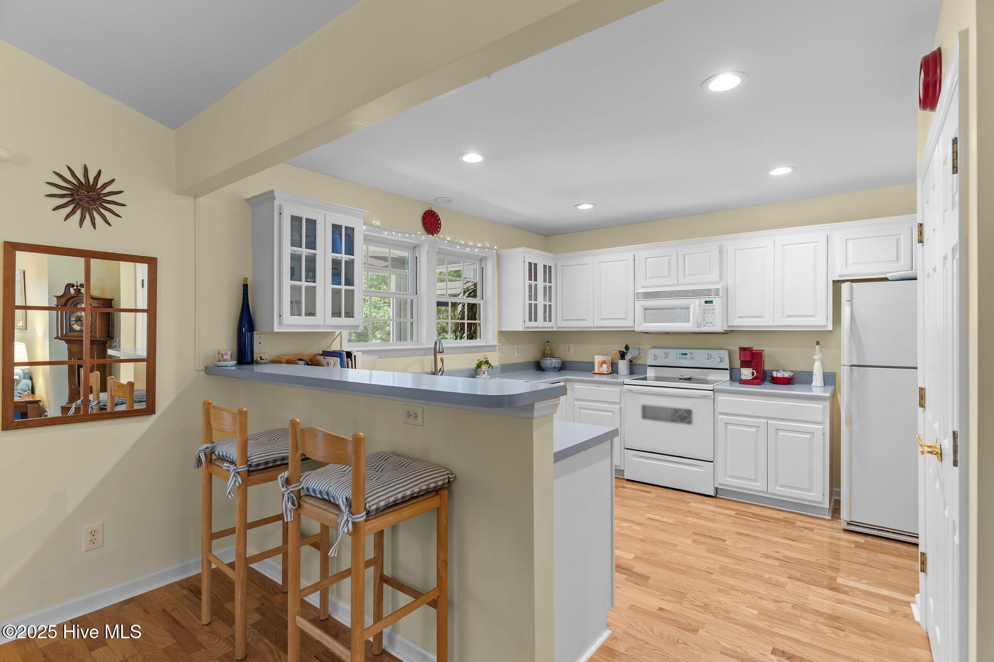 100521042 | Photo 12