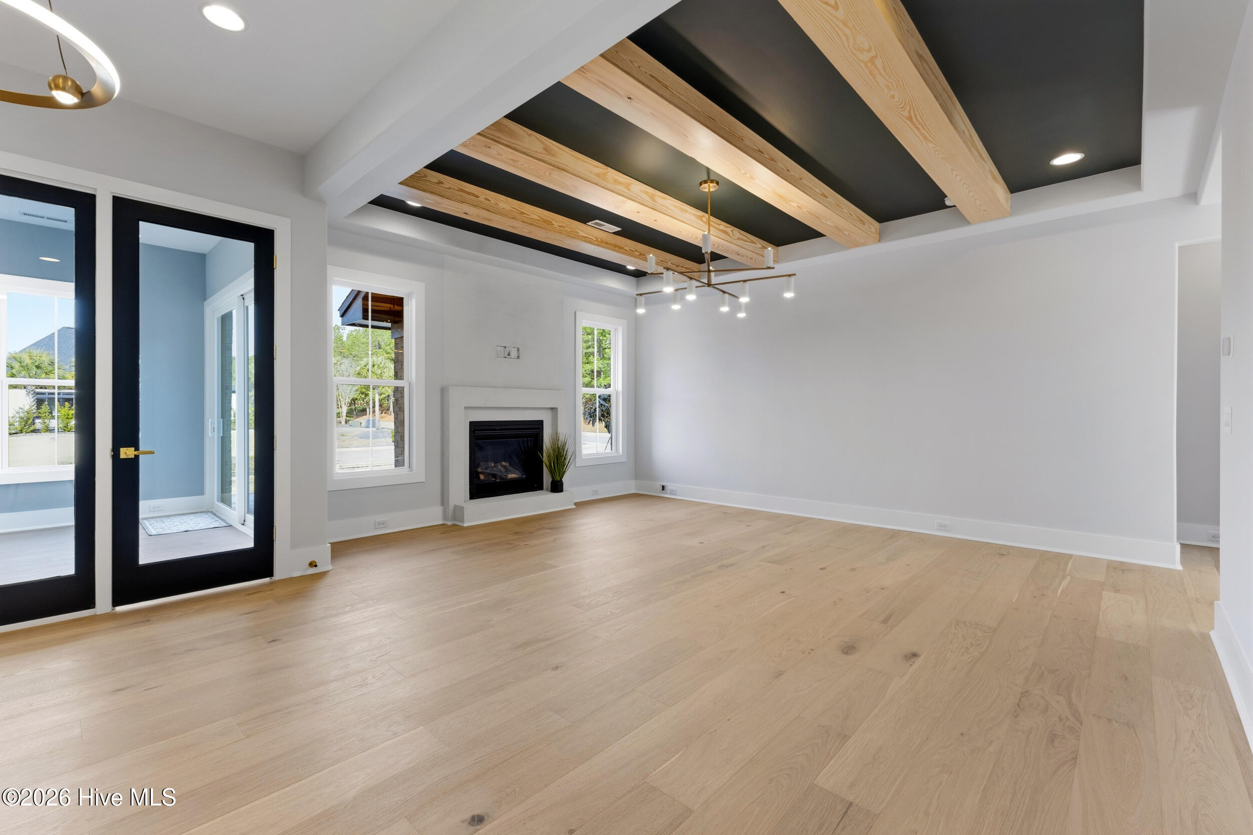 100556188 | Photo 10