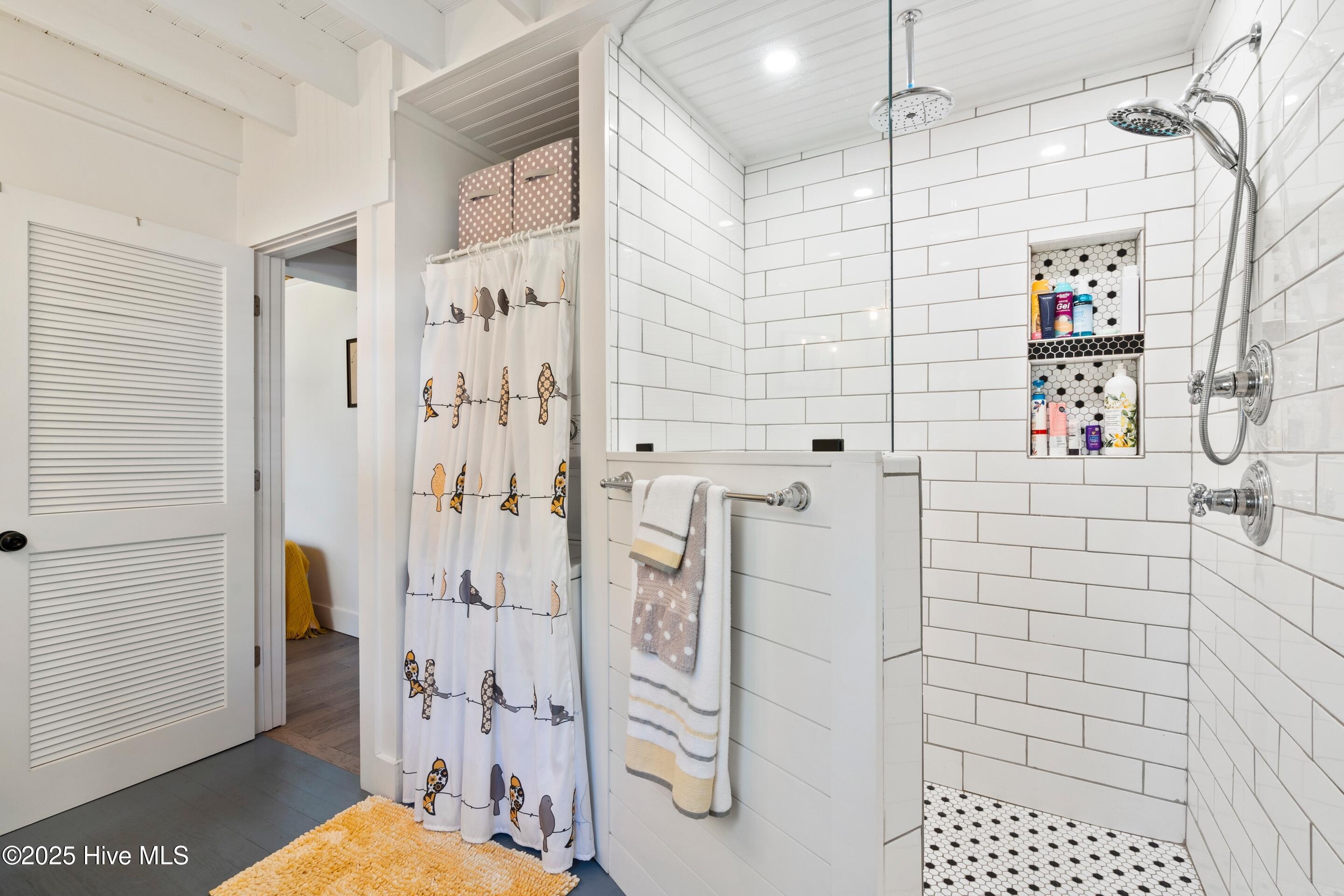 100538504 | Photo 29