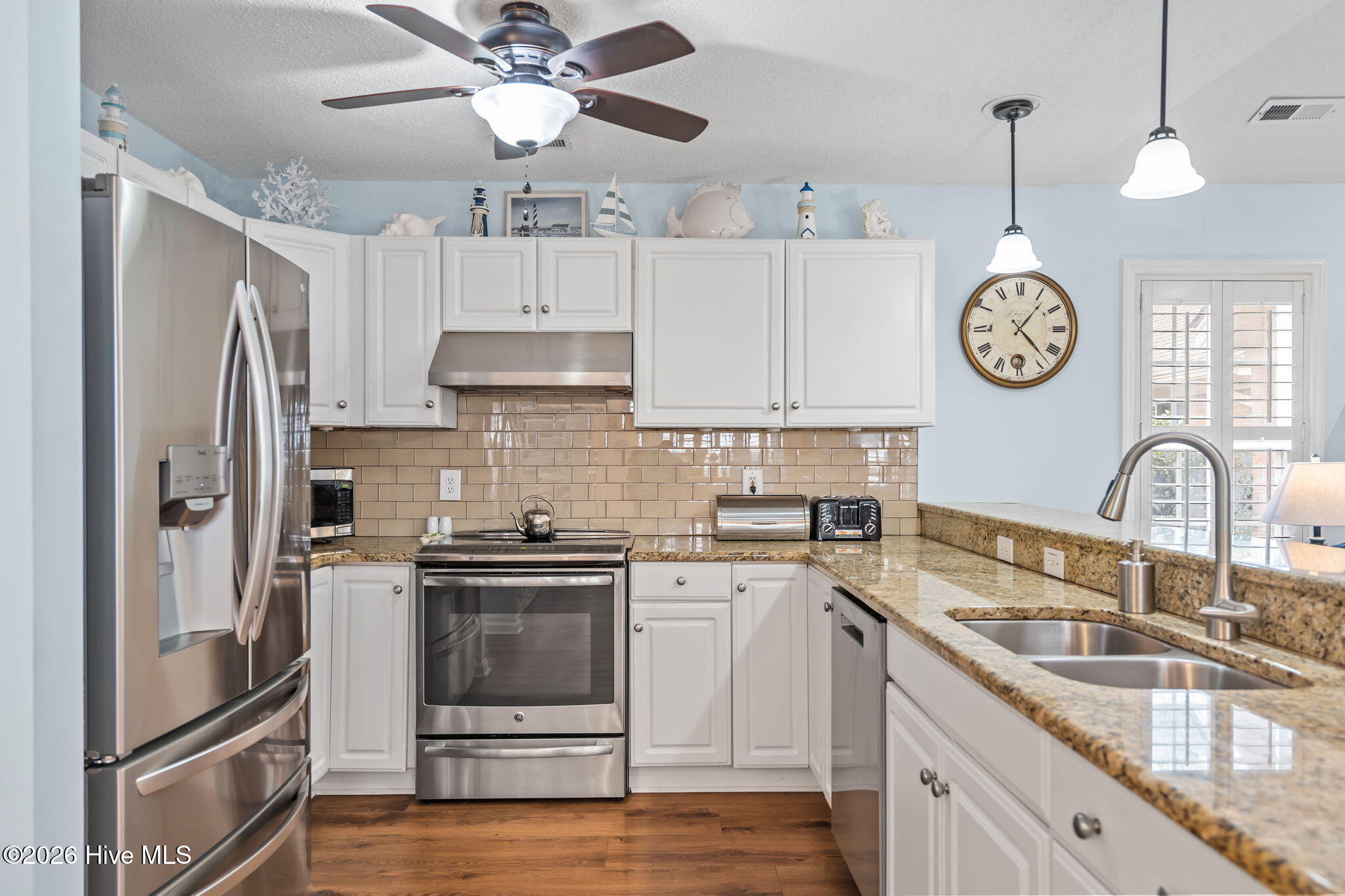 100557863 | Photo 17